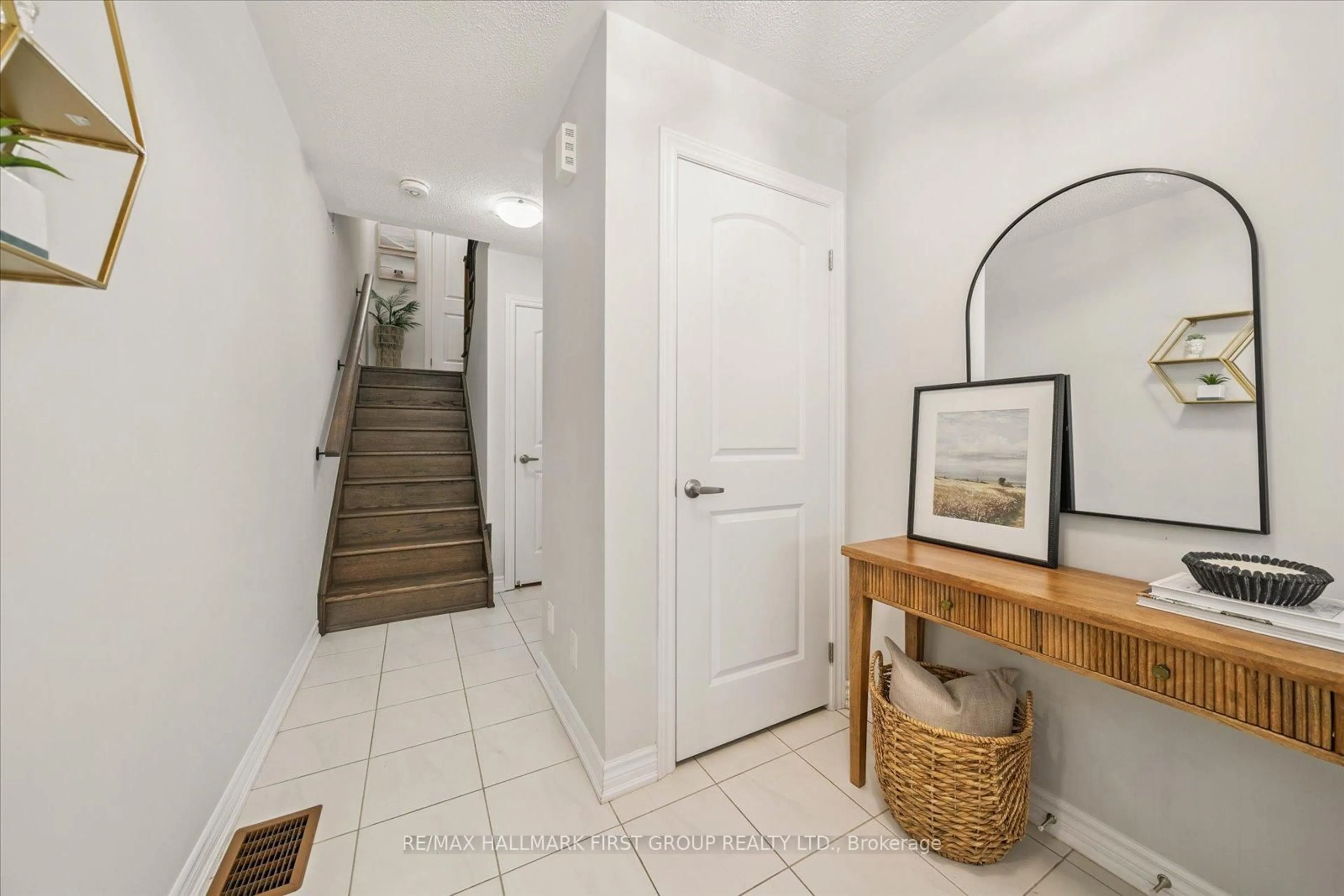 Indoor entryway for 36 Amulet Way, Whitby Ontario L1R 0R5