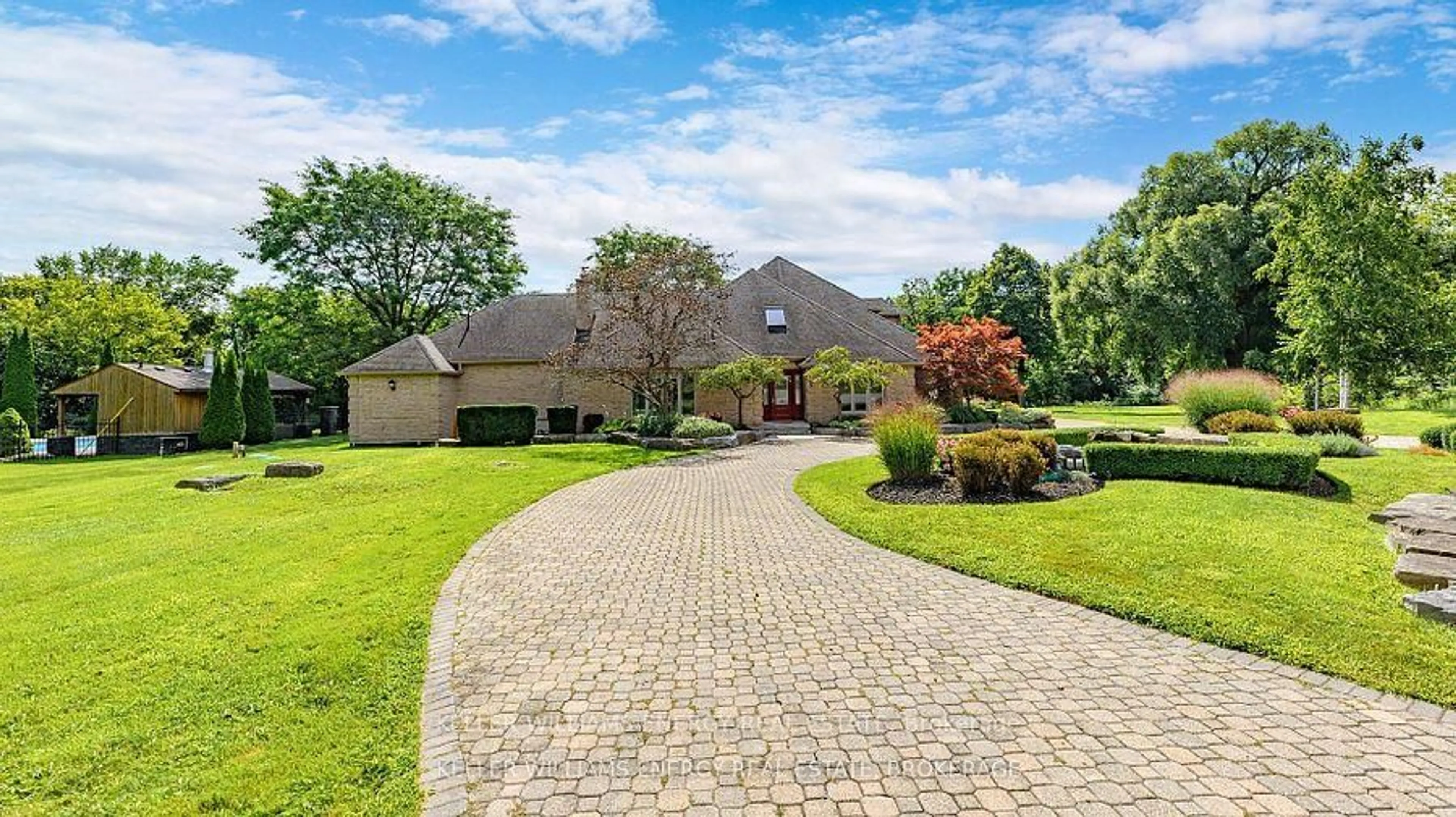 A pic from outside/outdoor area/front of a property/back of a property/a pic from drone, unknown for 5 McNamara Crt, Ajax Ontario L1T 4W6