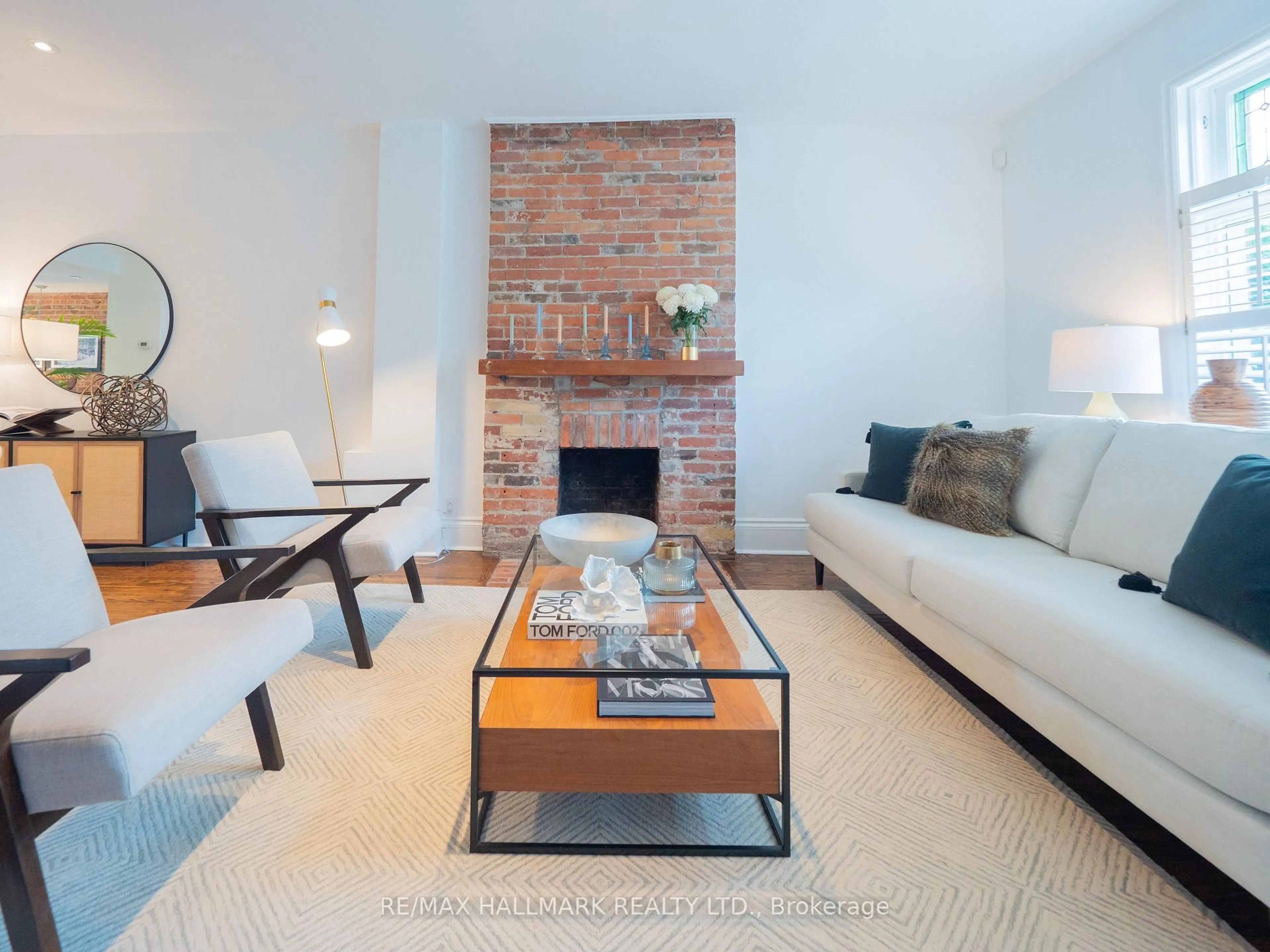 Living room with furniture, unknown for 925 Logan Ave, Toronto Ontario M4K 3E3