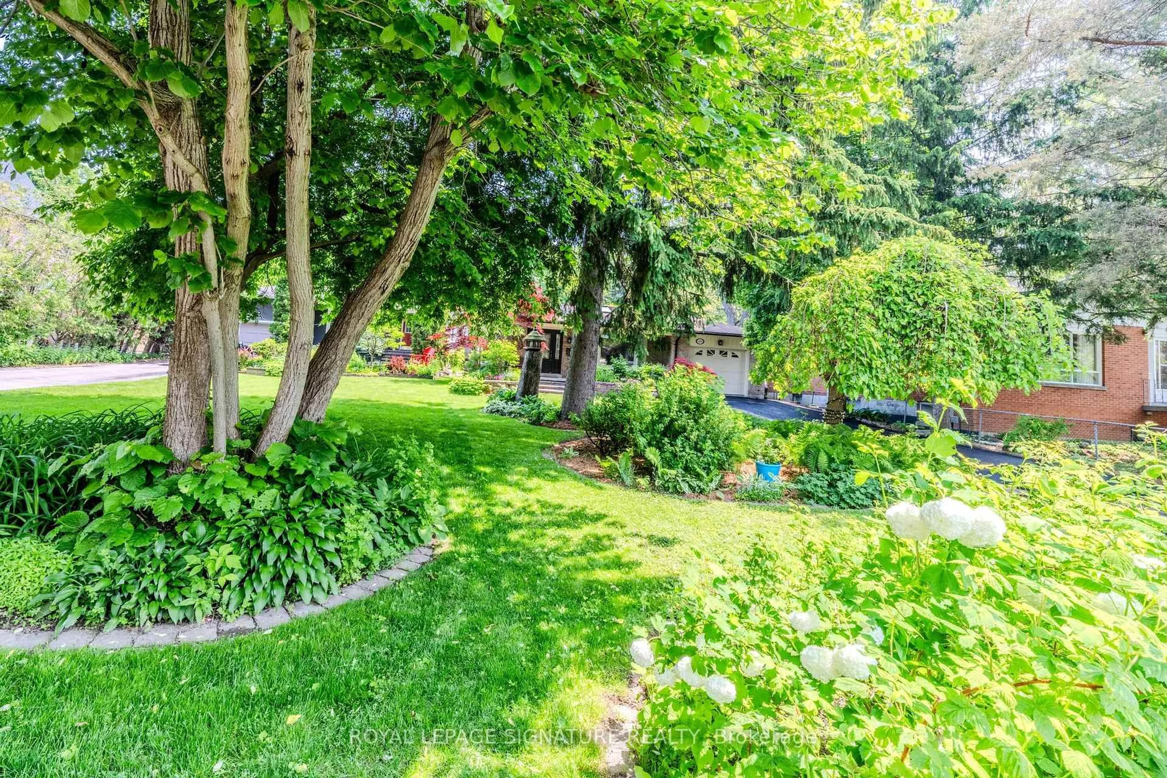 Patio, forest/trees view for 1425 Old Forest Rd, Pickering Ontario L1V 1N8