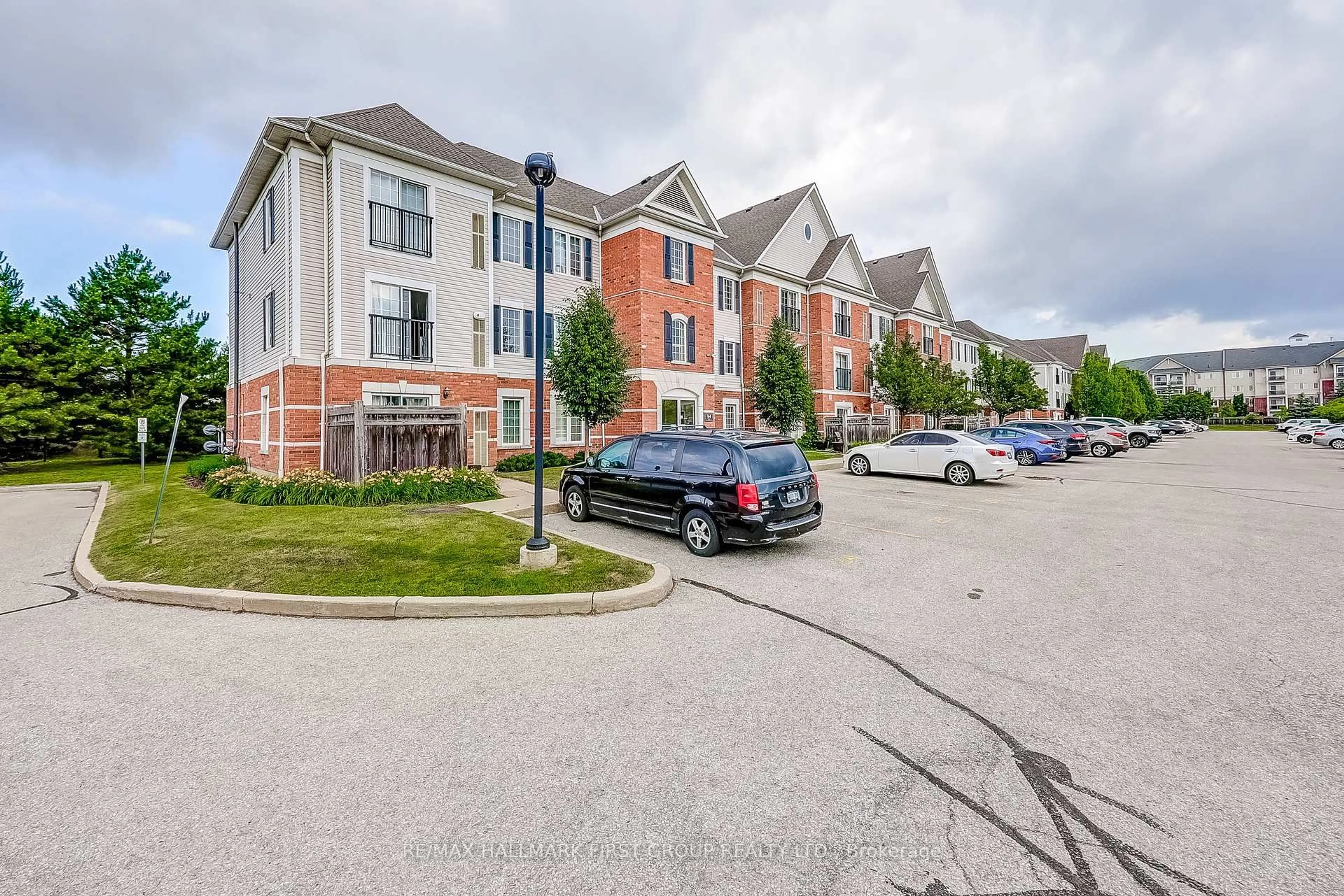 A pic from outside/outdoor area/front of a property/back of a property/a pic from drone, street for 94 Aspen Springs Dr #311, Clarington Ontario L1C 5N4