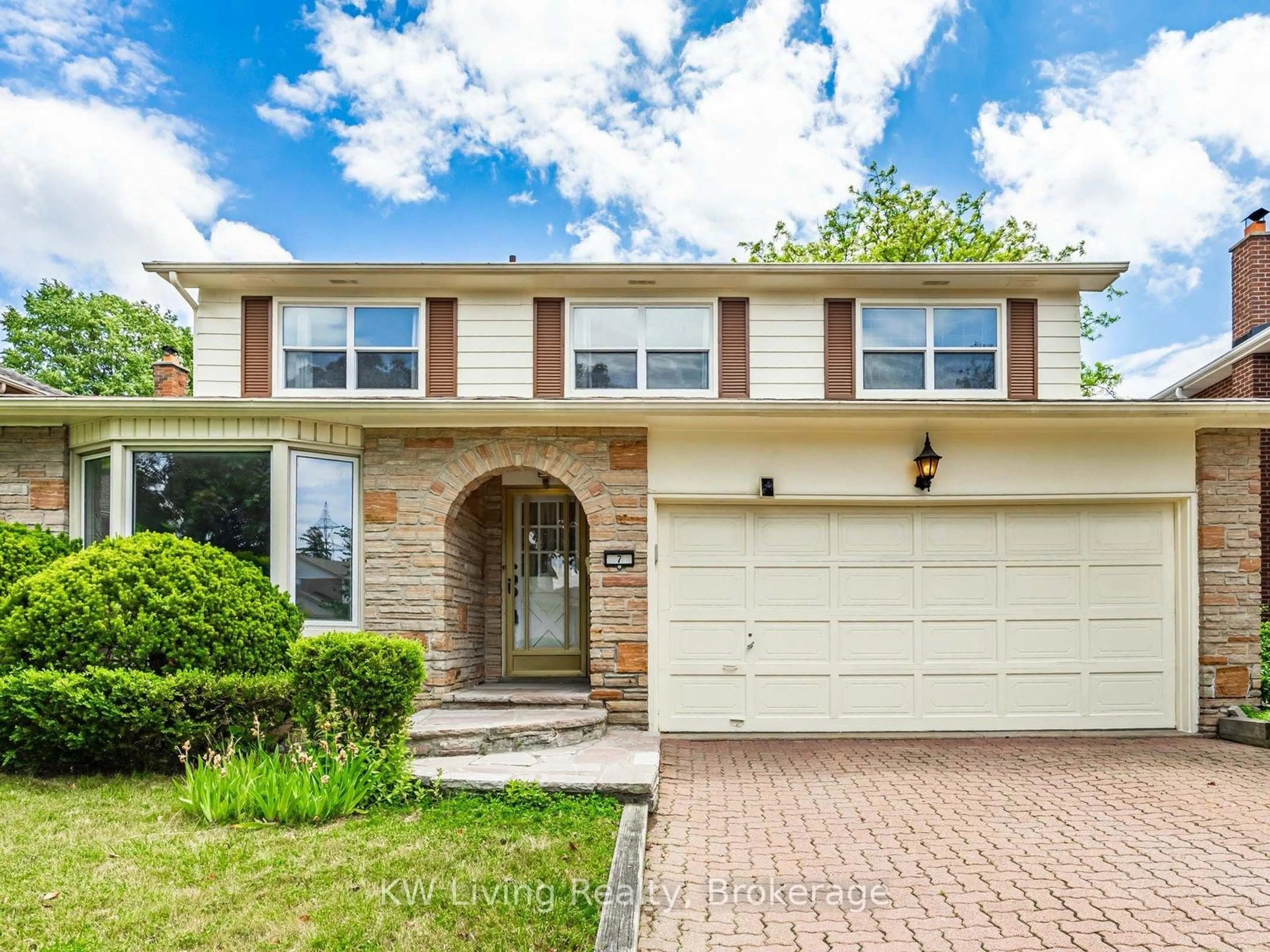 Home with vinyl exterior material, street for 7 Lanewood Cres, Toronto Ontario M1W 1W9