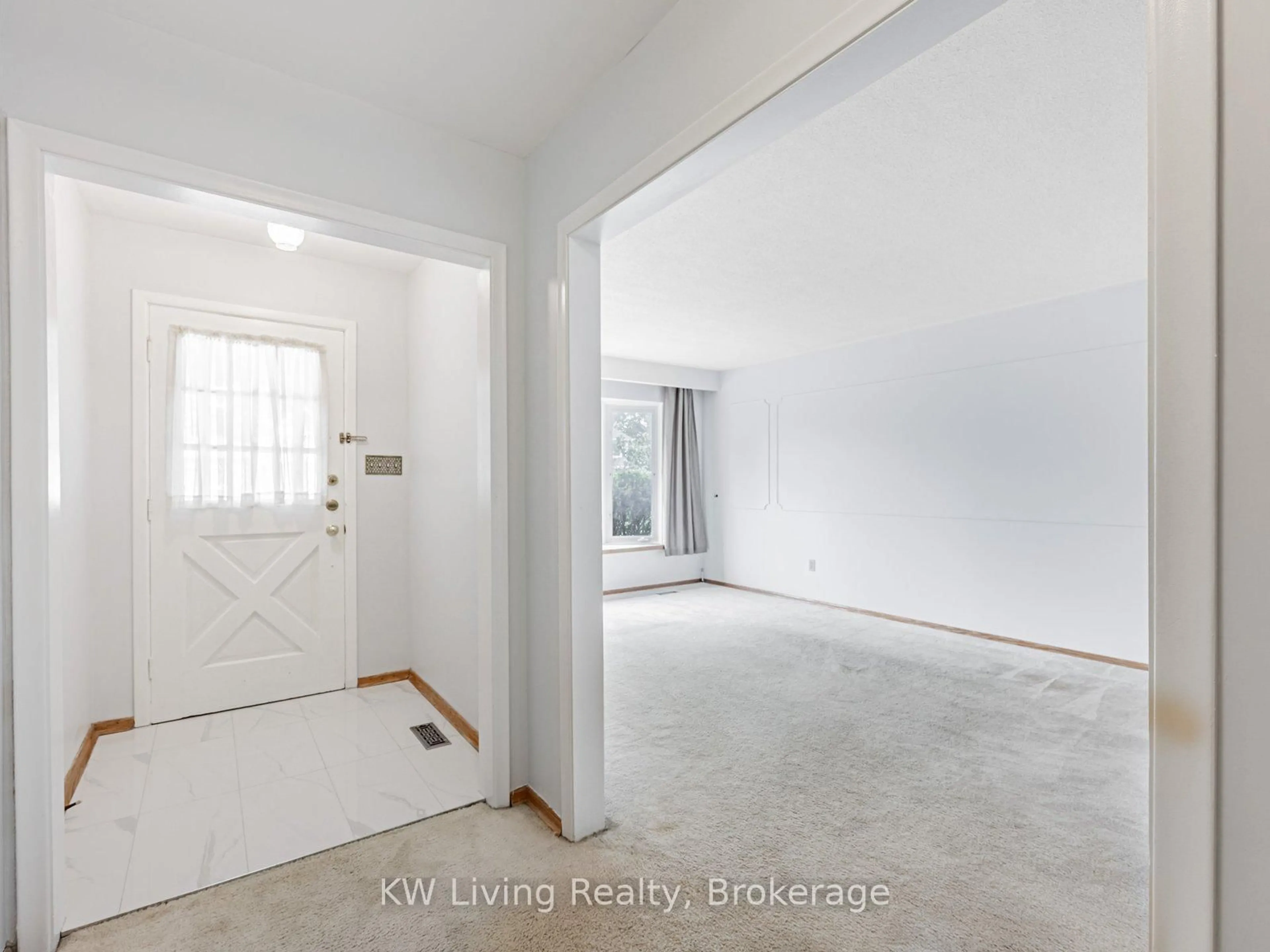Indoor entryway for 7 Lanewood Cres, Toronto Ontario M1W 1W9