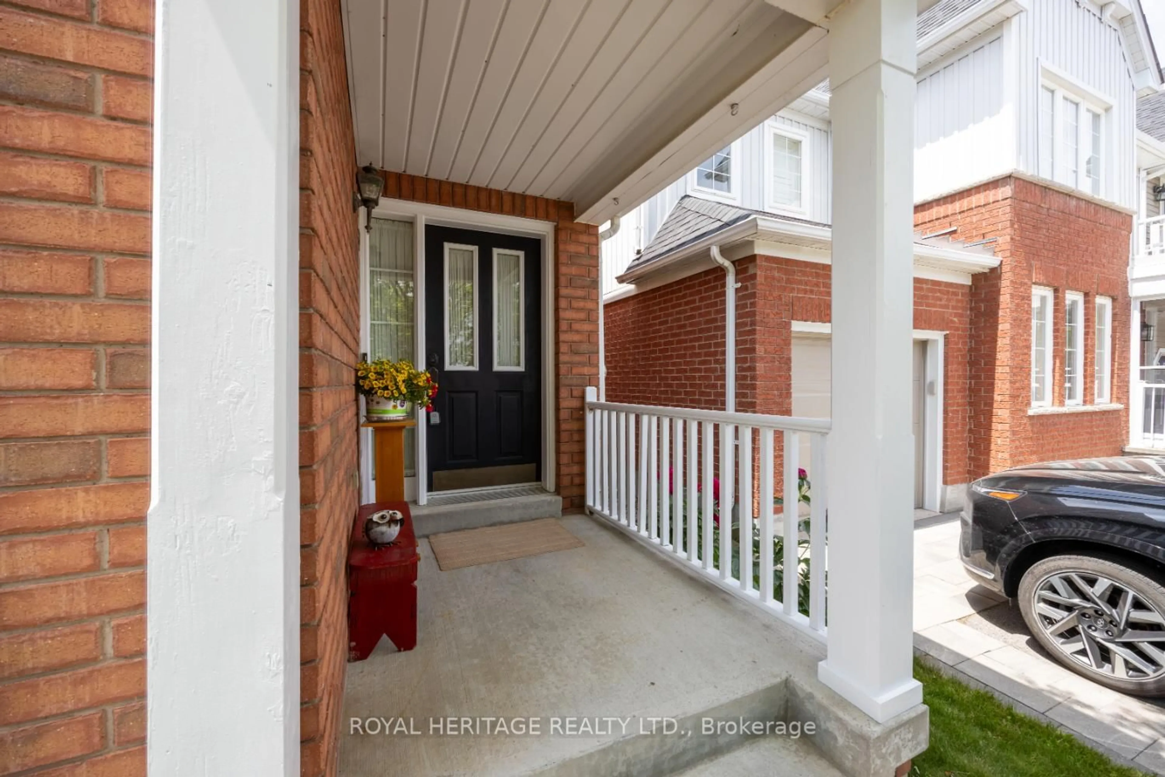 Indoor entryway for 1470 Bridgeport St, Oshawa Ontario L1K 2P5