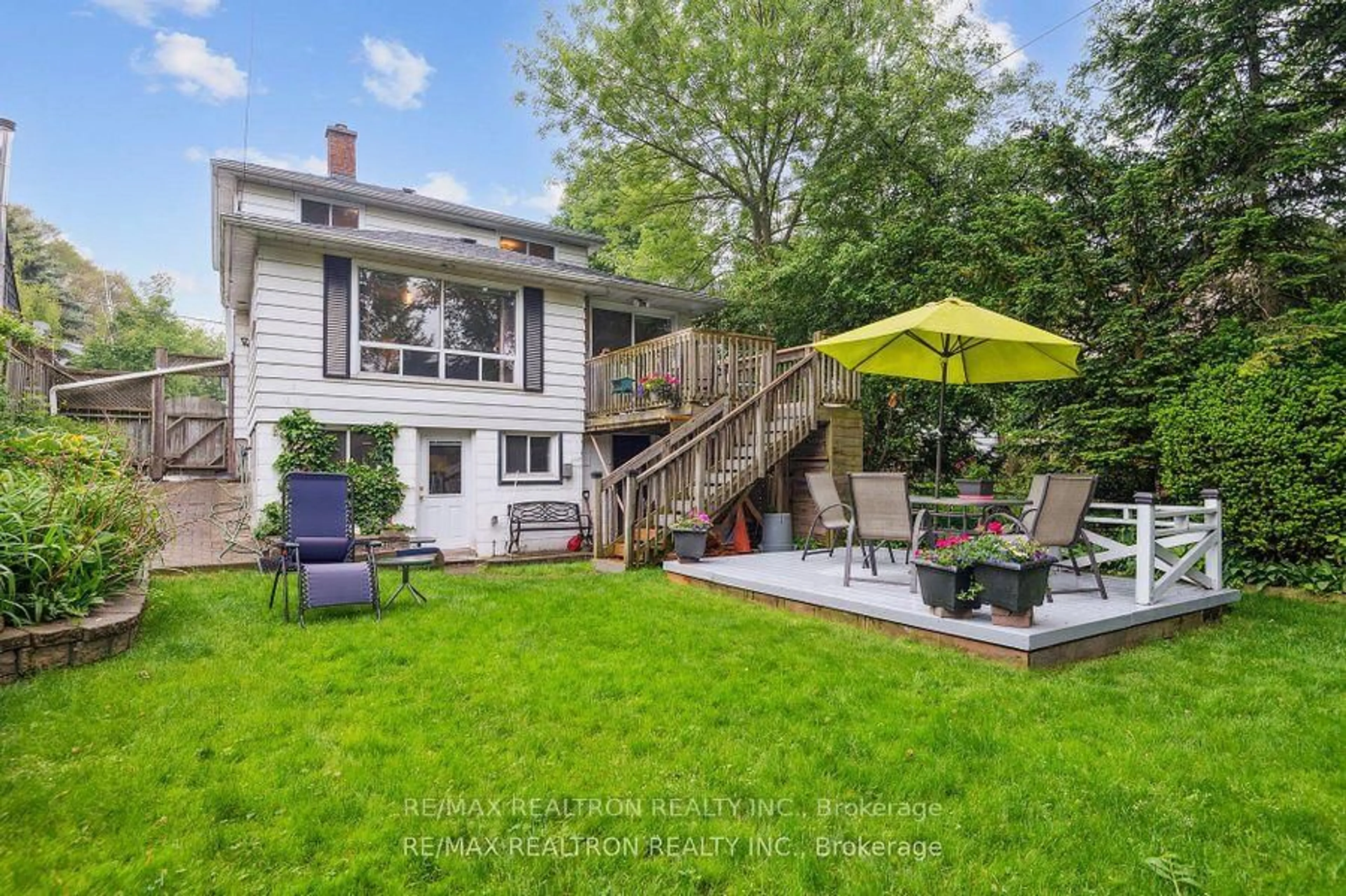 Patio, street for 24 Neilson Ave, Toronto Ontario M1M 2S2