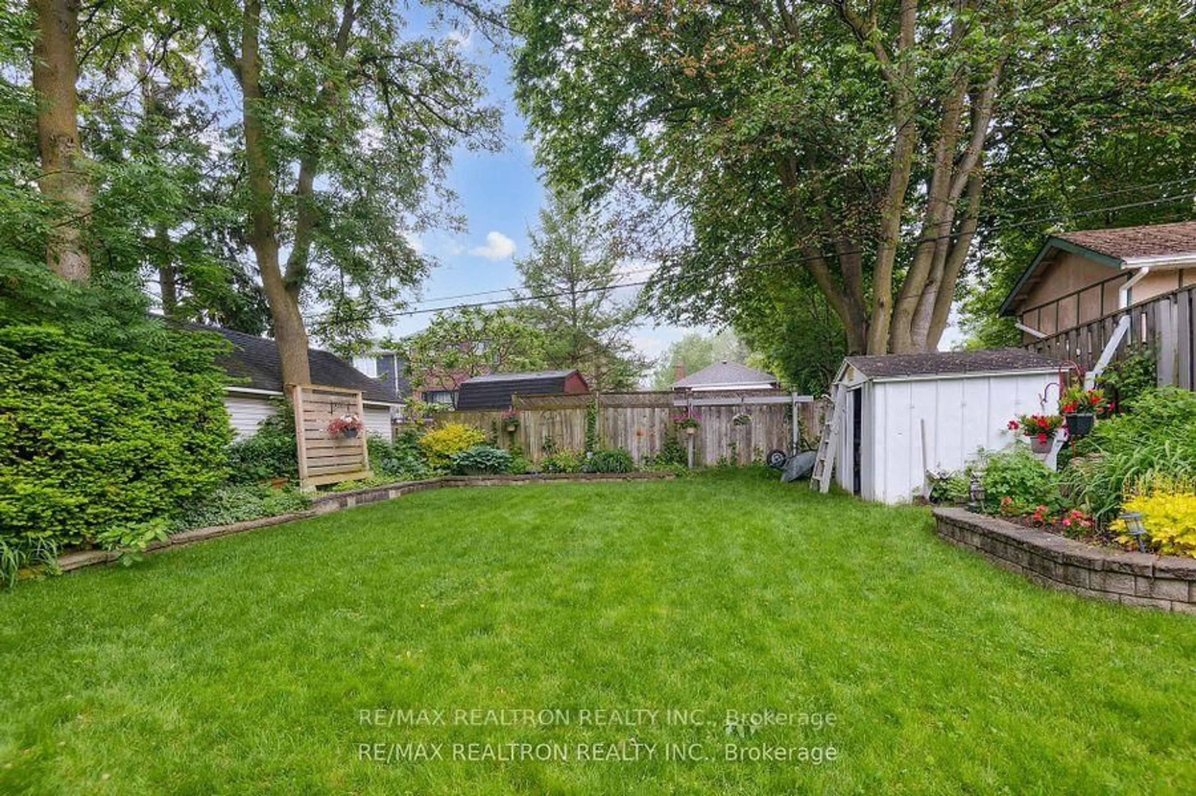 Patio, street for 24 Neilson Ave, Toronto Ontario M1M 2S2