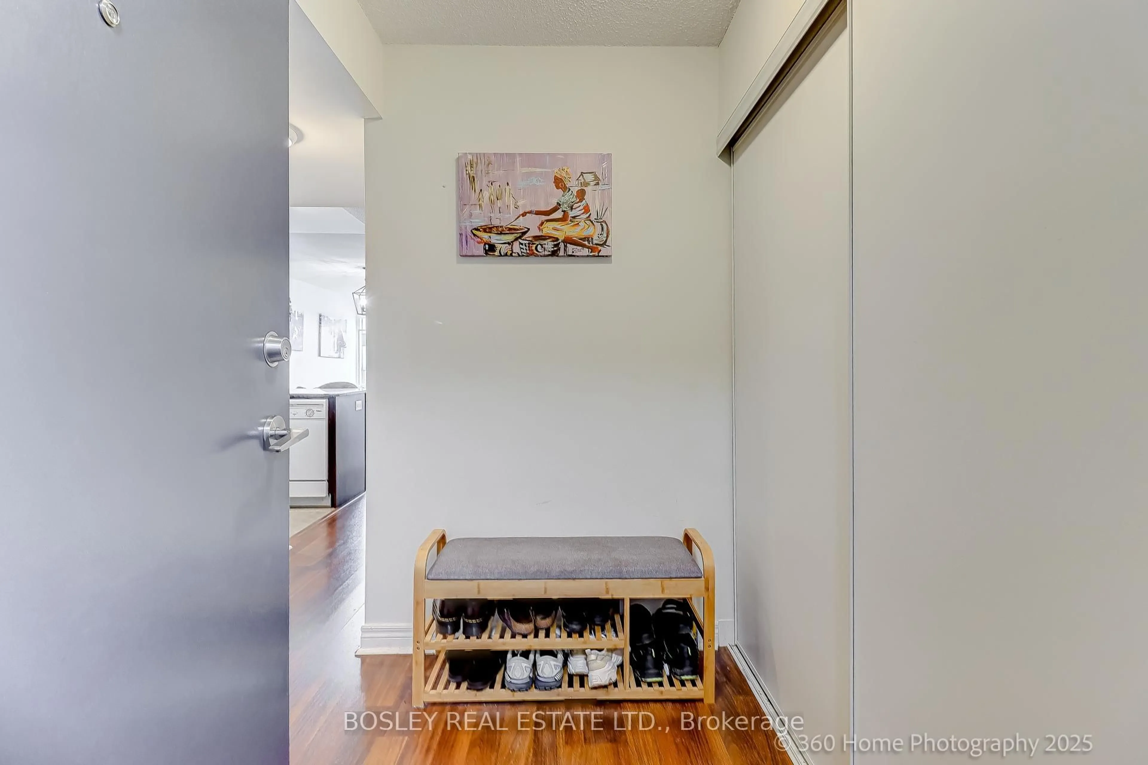 Indoor entryway for 60 Fairfax Cres #526, Toronto Ontario M1L 0E1