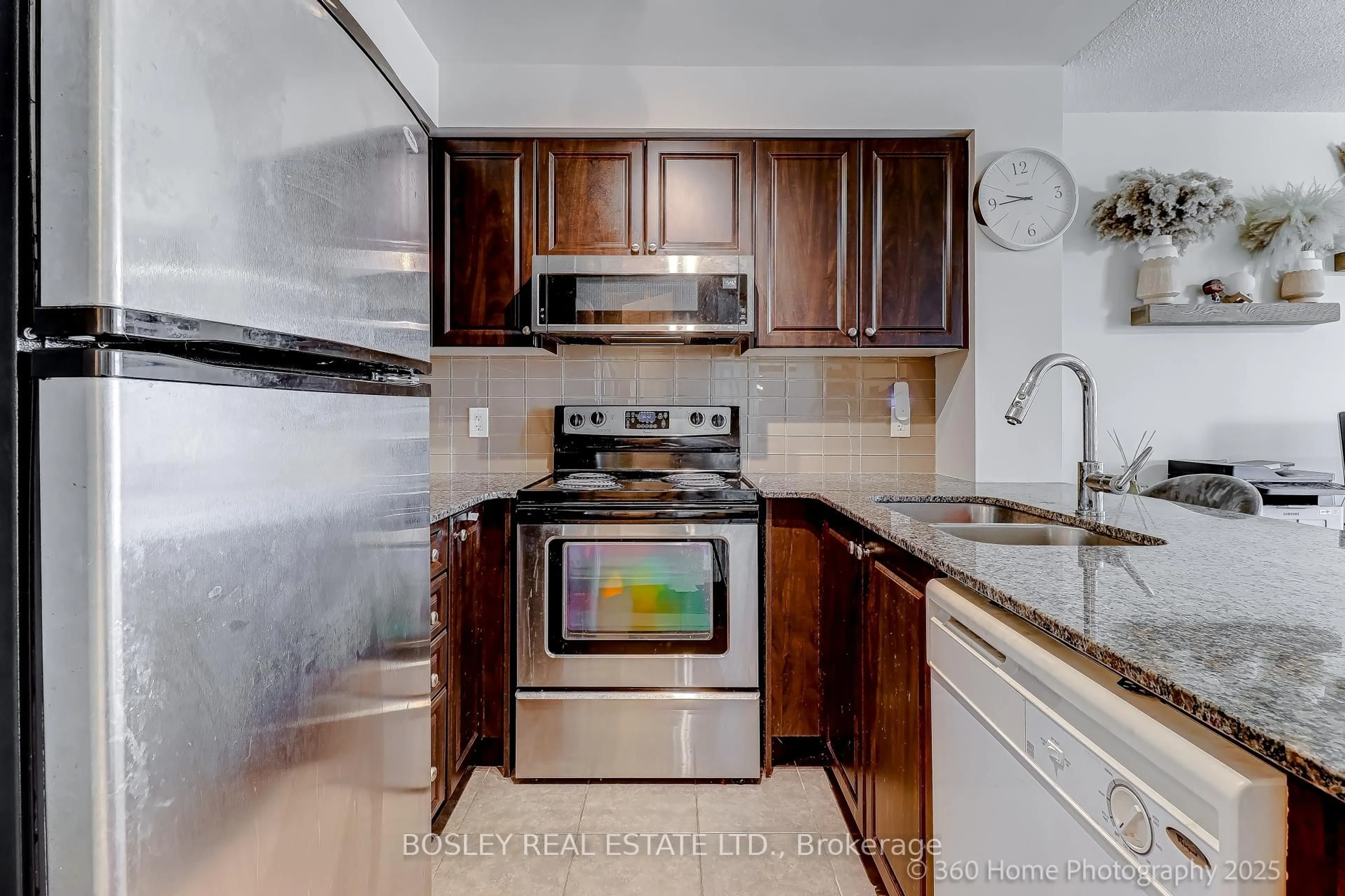 Standard kitchen, ceramic/tile floor for 60 Fairfax Cres #526, Toronto Ontario M1L 0E1