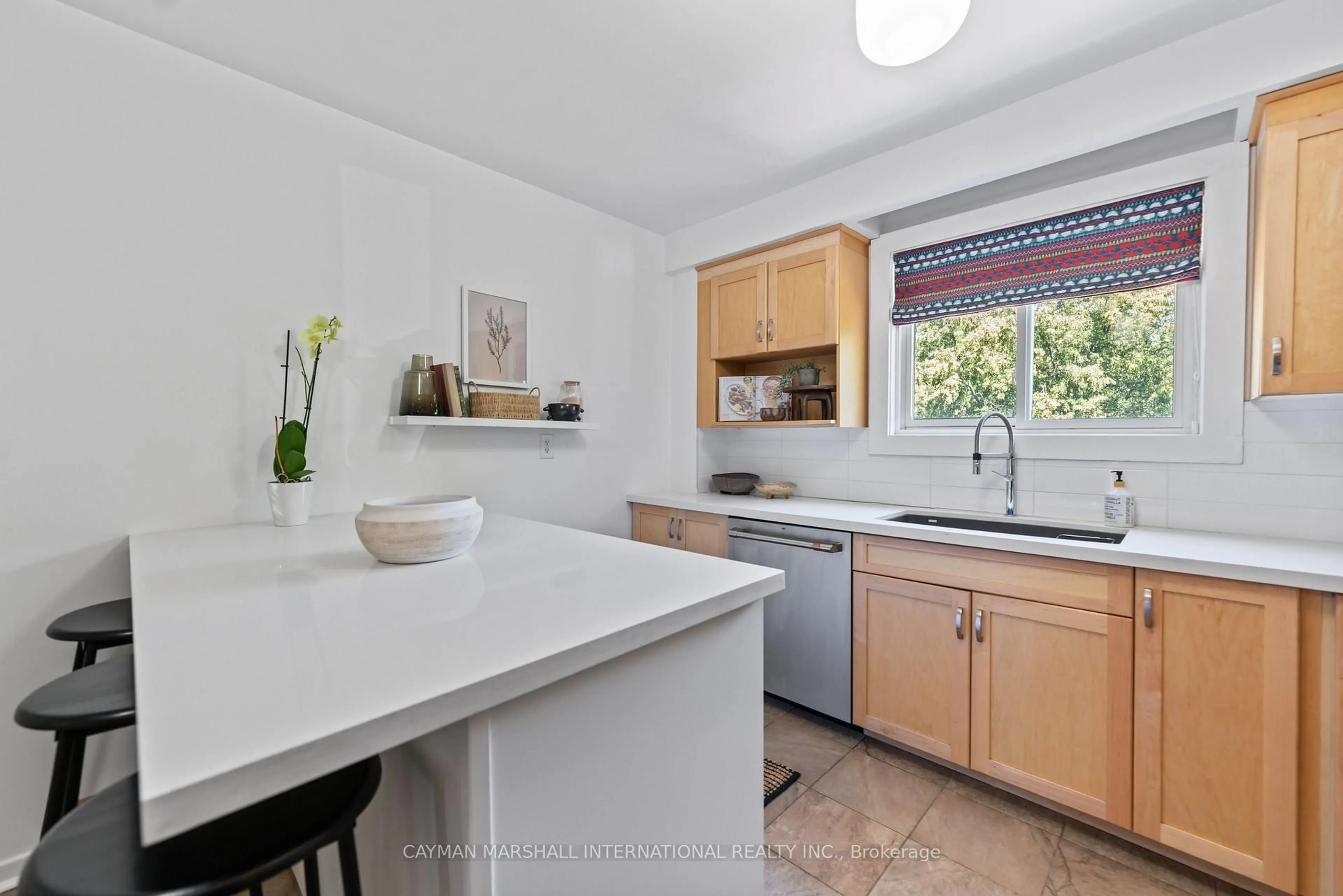 Standard kitchen, ceramic/tile floor for 467 Rhodes Ave, Toronto Ontario M4L 3A6