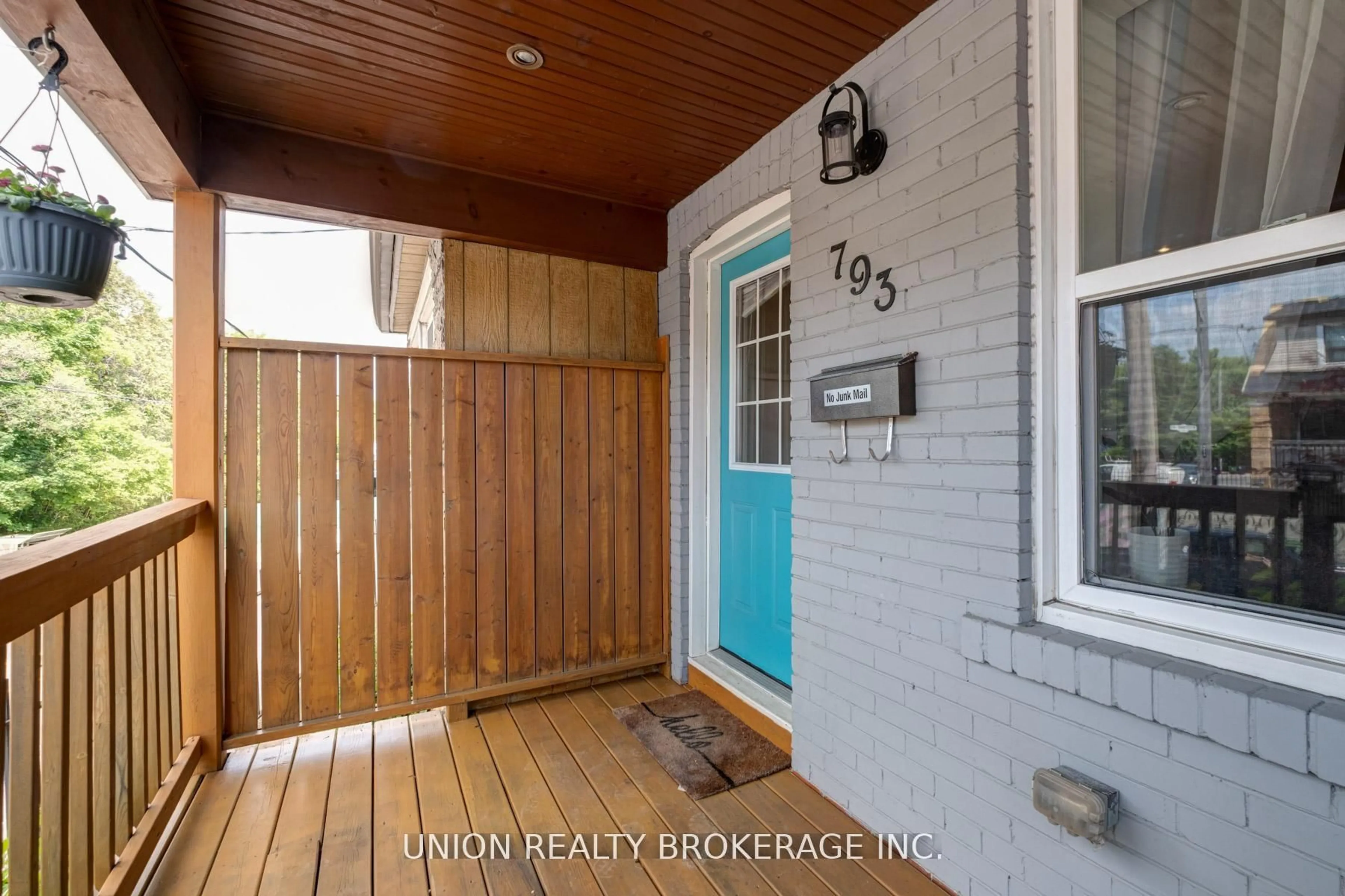Indoor entryway for 793 Woodbine Ave, Toronto Ontario M4E 2J5