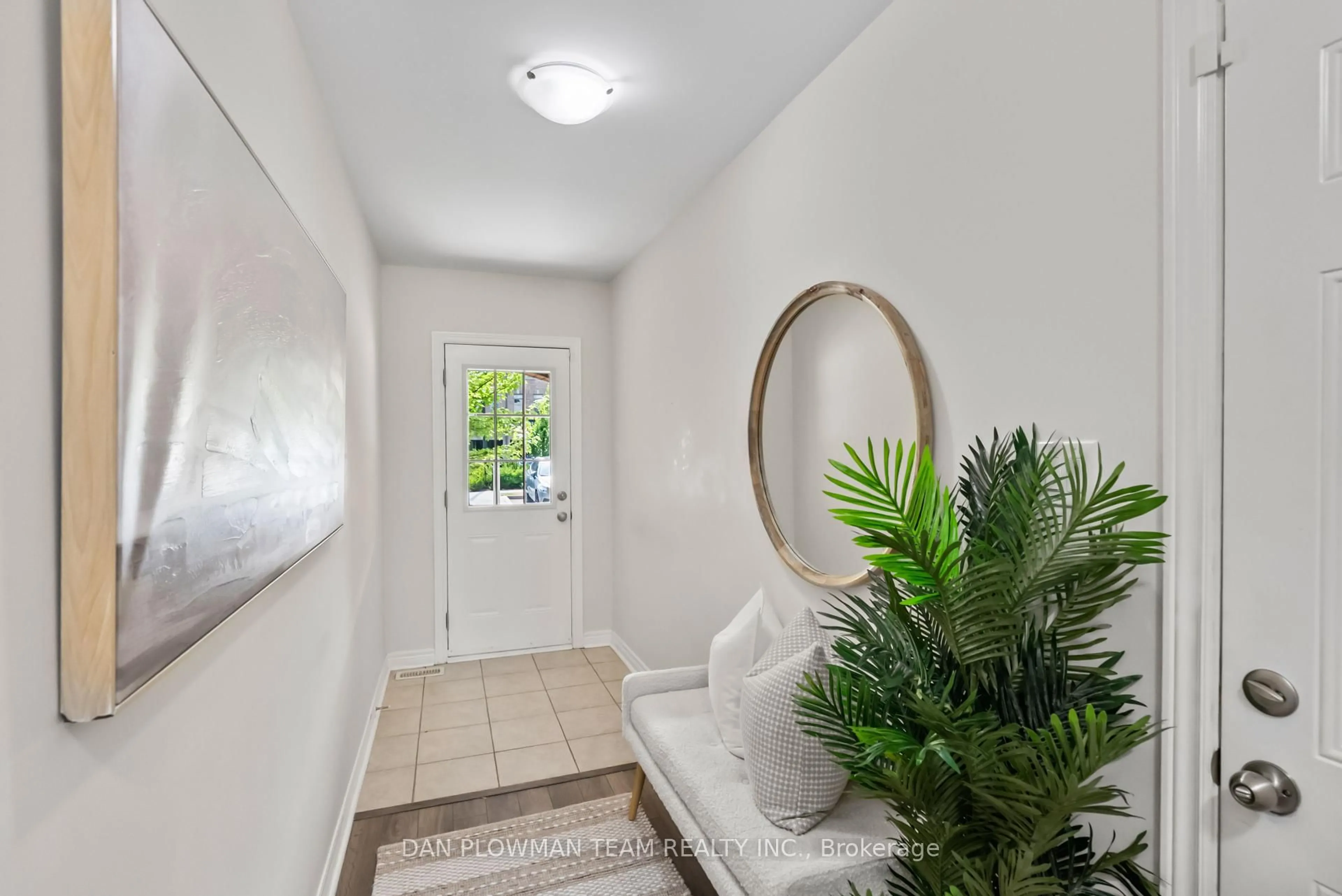Indoor entryway for 285 Finch Ave #14, Pickering Ontario L1V 0E6