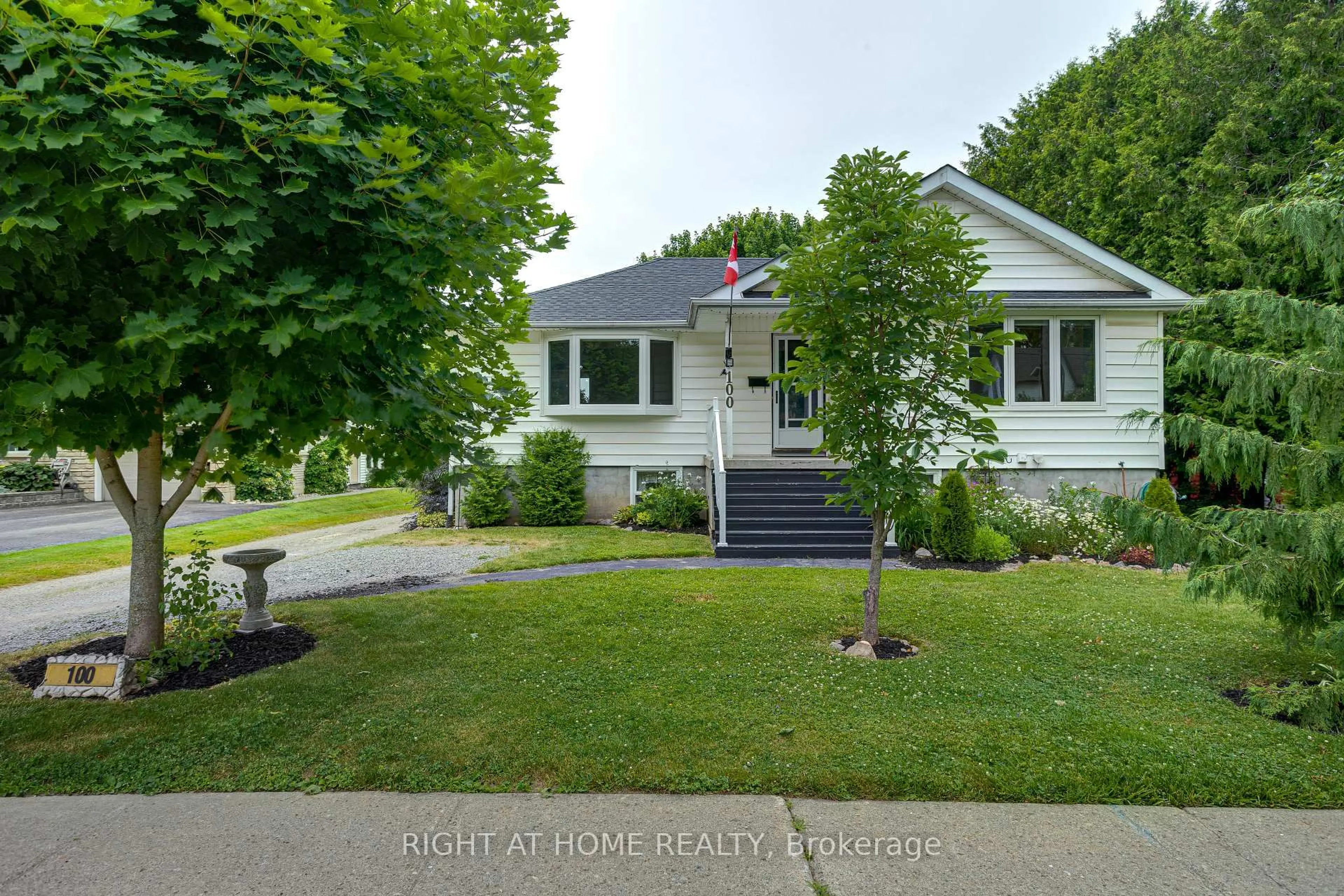 A pic from outside/outdoor area/front of a property/back of a property/a pic from drone, street for 100 Union Ave, Scugog Ontario L9L 1E6