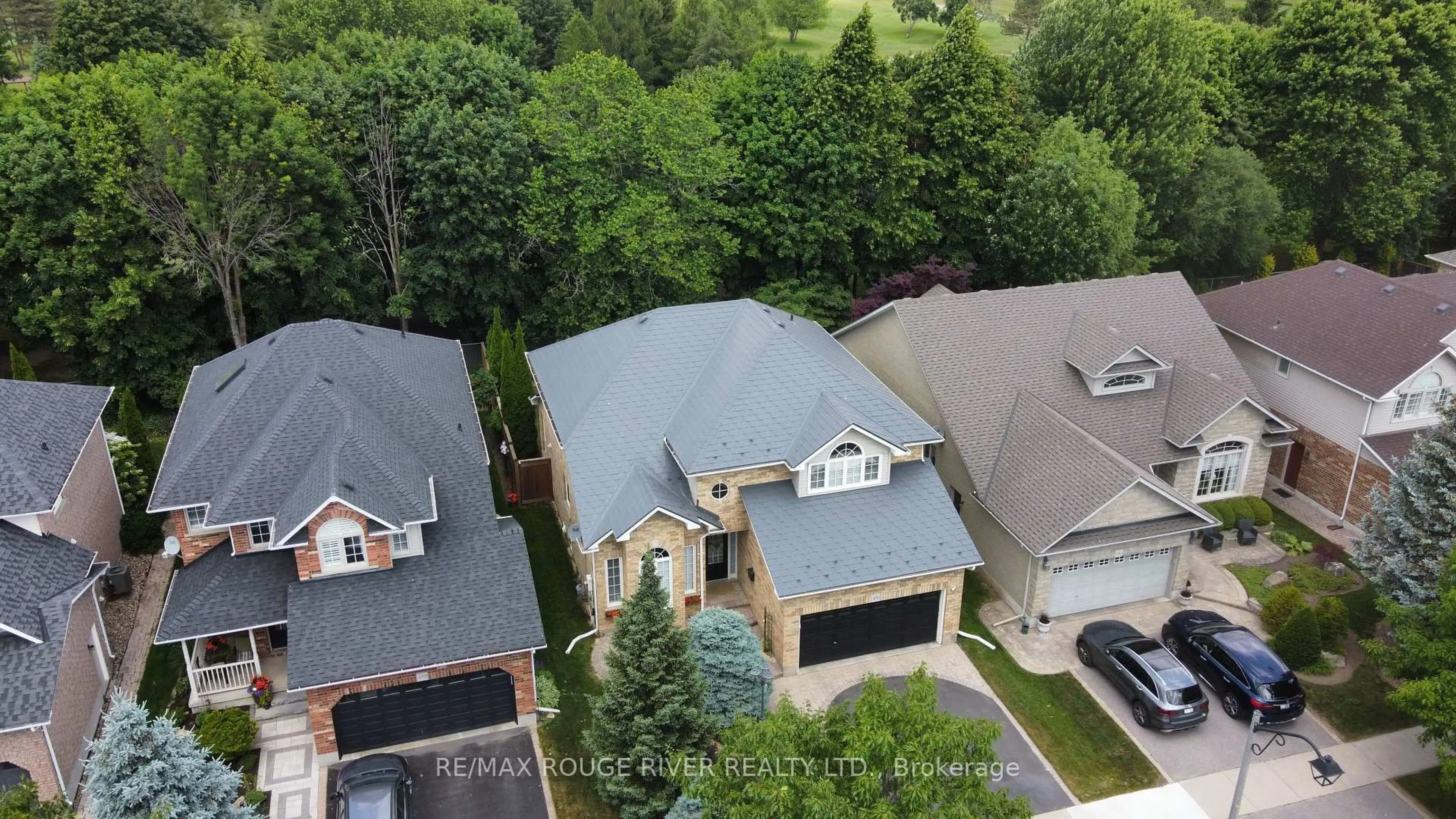 A pic from outside/outdoor area/front of a property/back of a property/a pic from drone, street for 476 Britannia Ave, Oshawa Ontario L1L 1B7