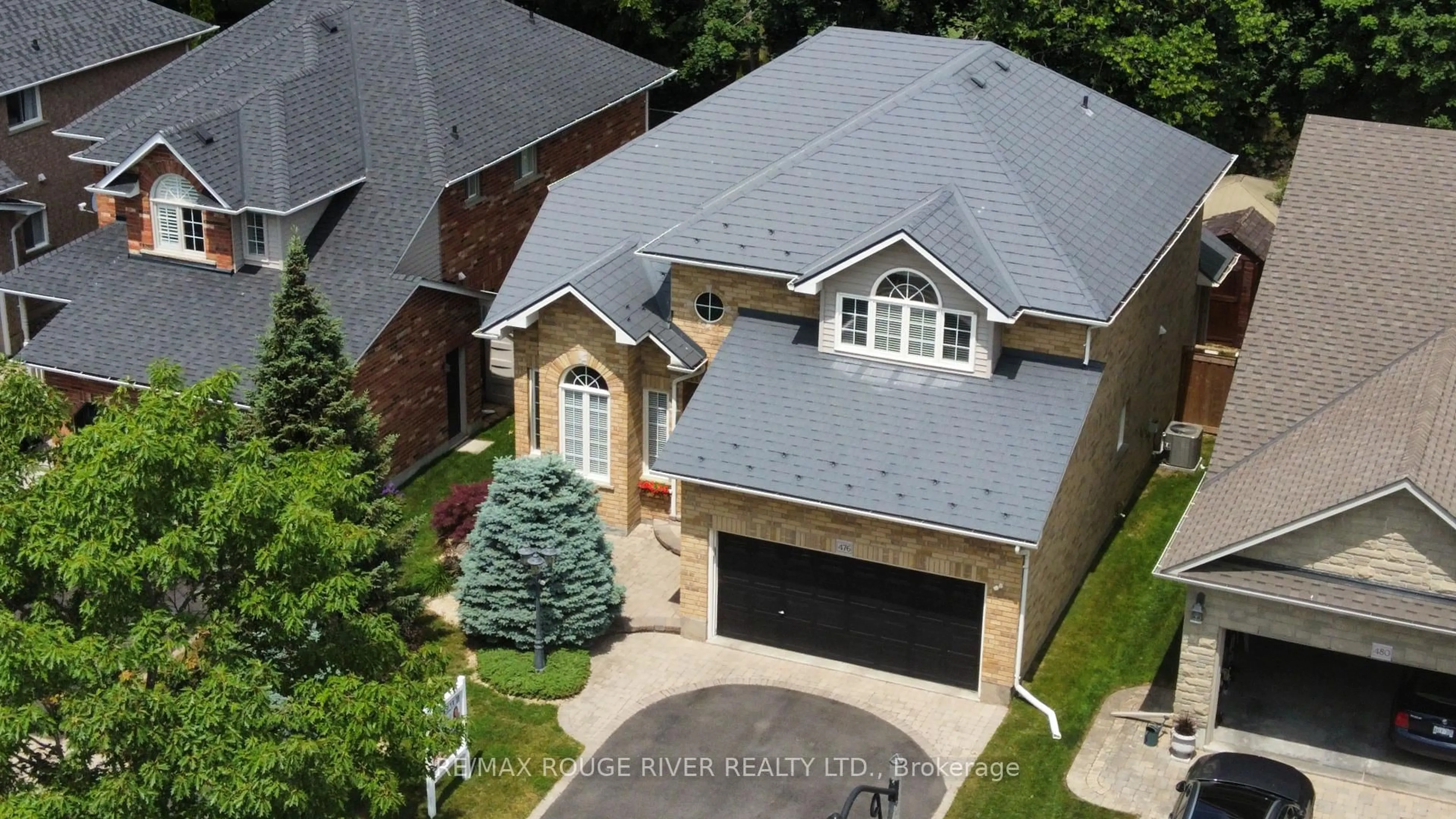 A pic from outside/outdoor area/front of a property/back of a property/a pic from drone, street for 476 Britannia Ave, Oshawa Ontario L1L 1B7