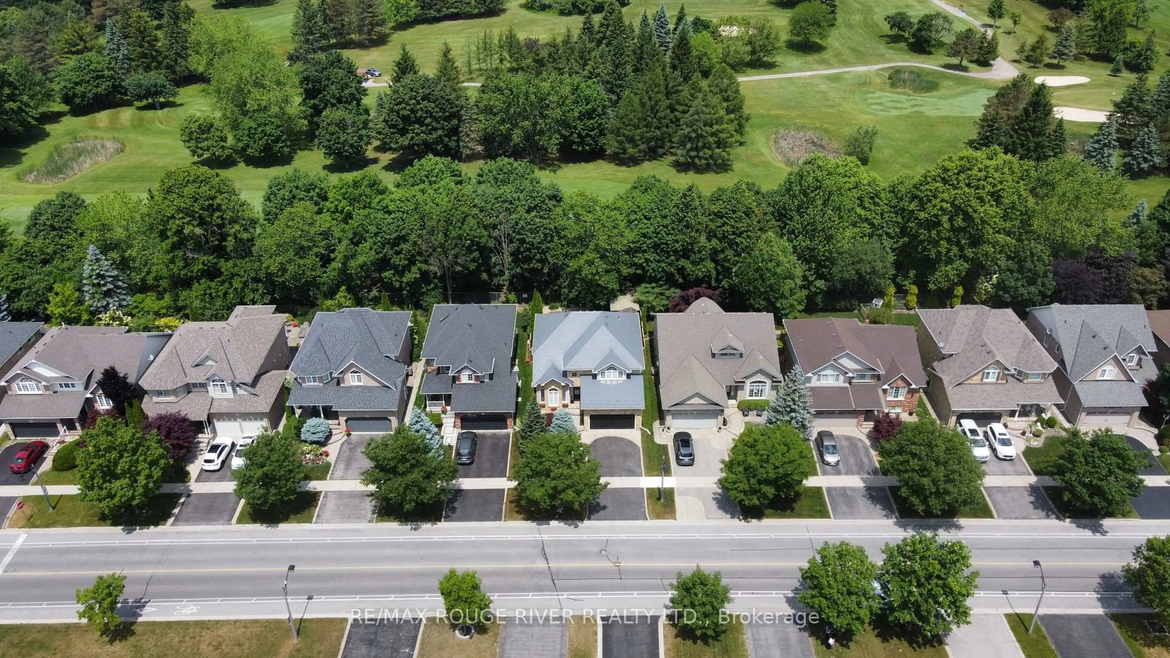 A pic from outside/outdoor area/front of a property/back of a property/a pic from drone, street for 476 Britannia Ave, Oshawa Ontario L1L 1B7