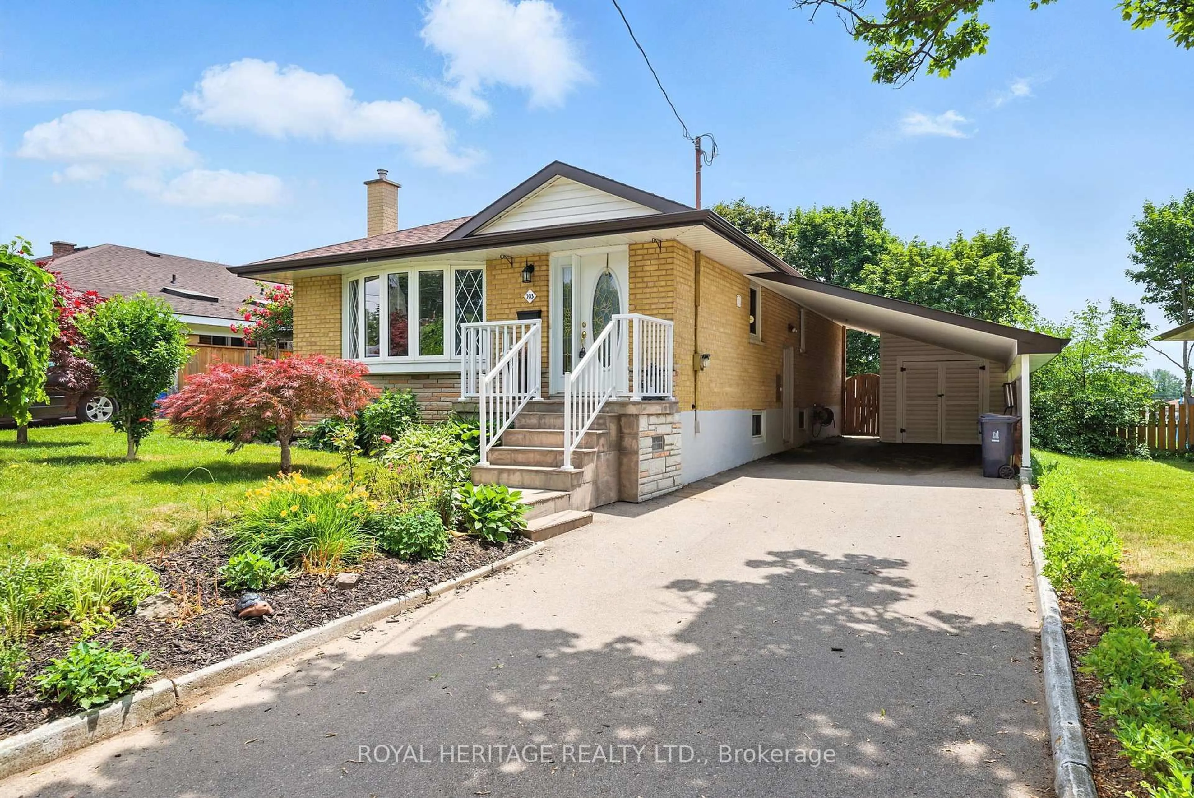 A pic from outside/outdoor area/front of a property/back of a property/a pic from drone, street for 703 Newman Cres, Whitby Ontario L1N 1M7