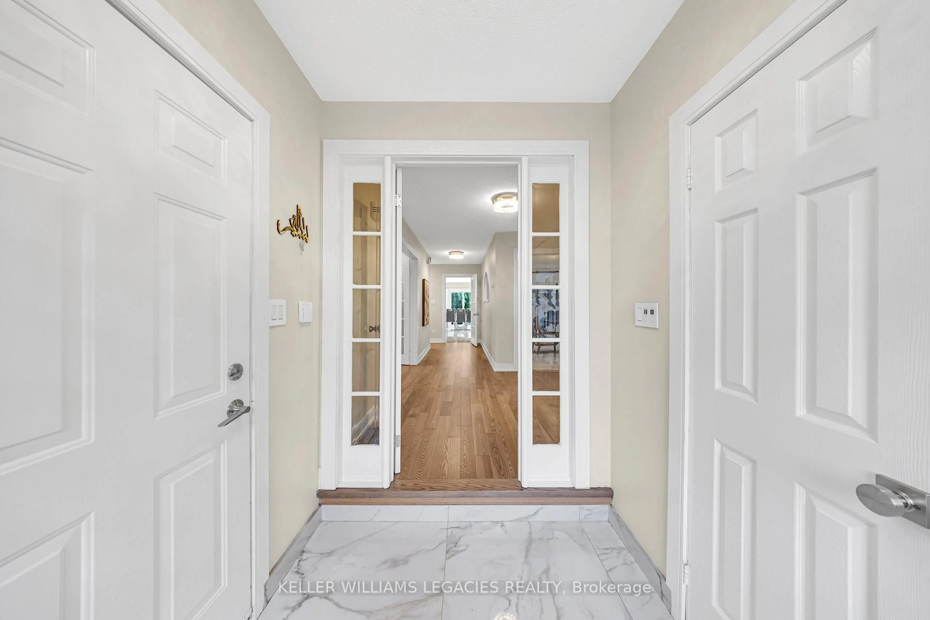 Indoor entryway for 43 Allayden Dr, Whitby Ontario L1P 1L5