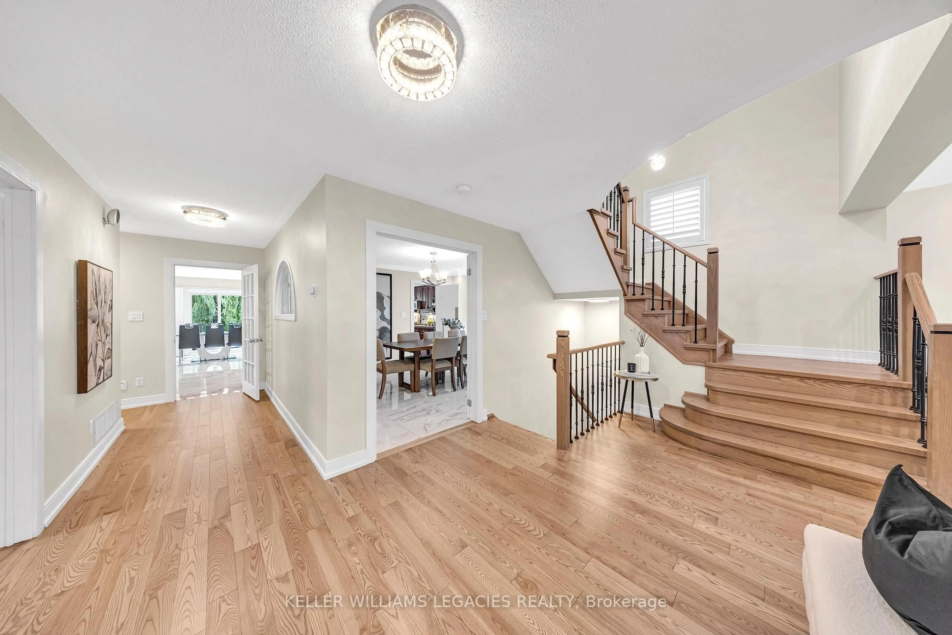 Indoor entryway for 43 Allayden Dr, Whitby Ontario L1P 1L5