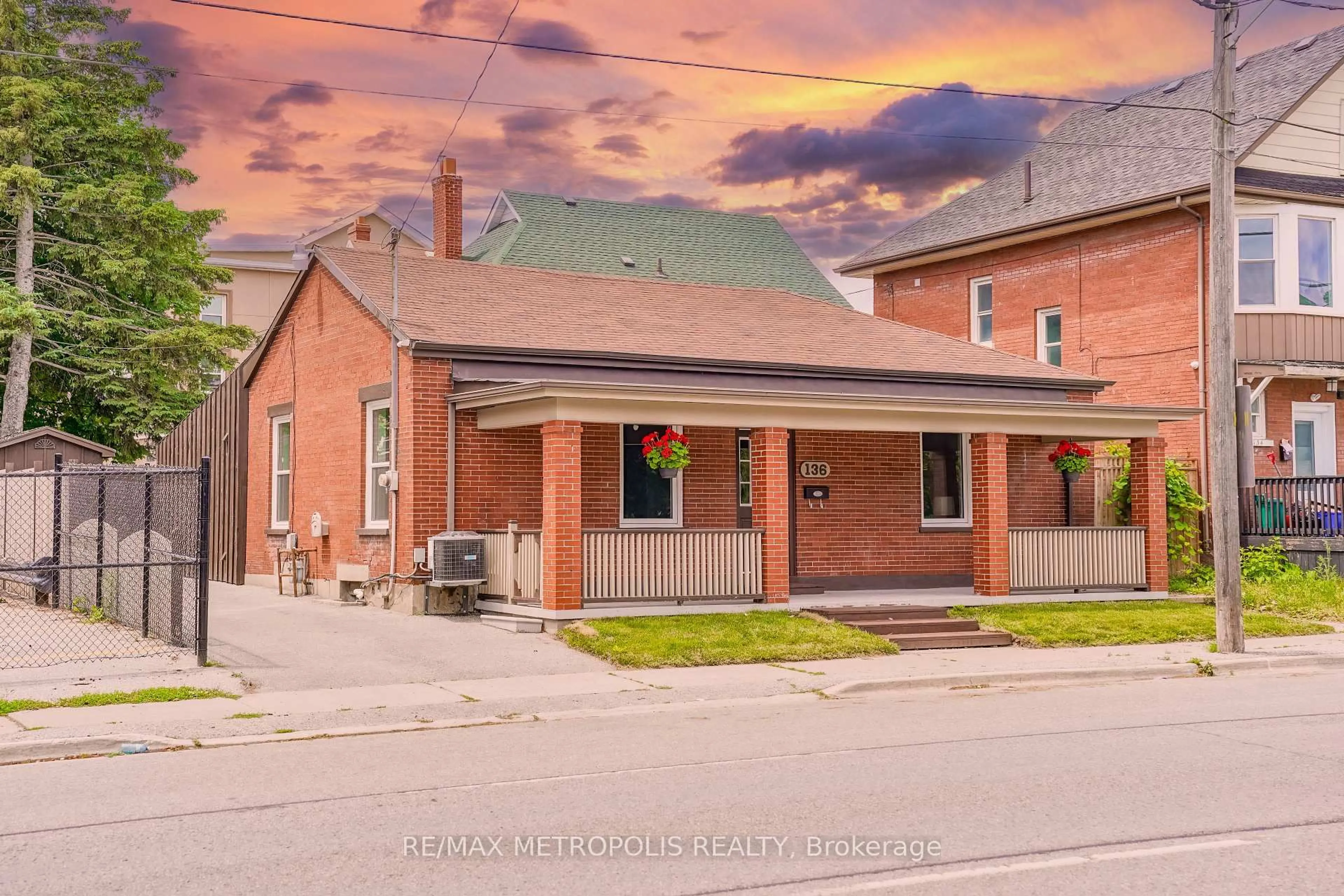 Unknown for 136 Celina St, Oshawa Ontario L1H 4N5
