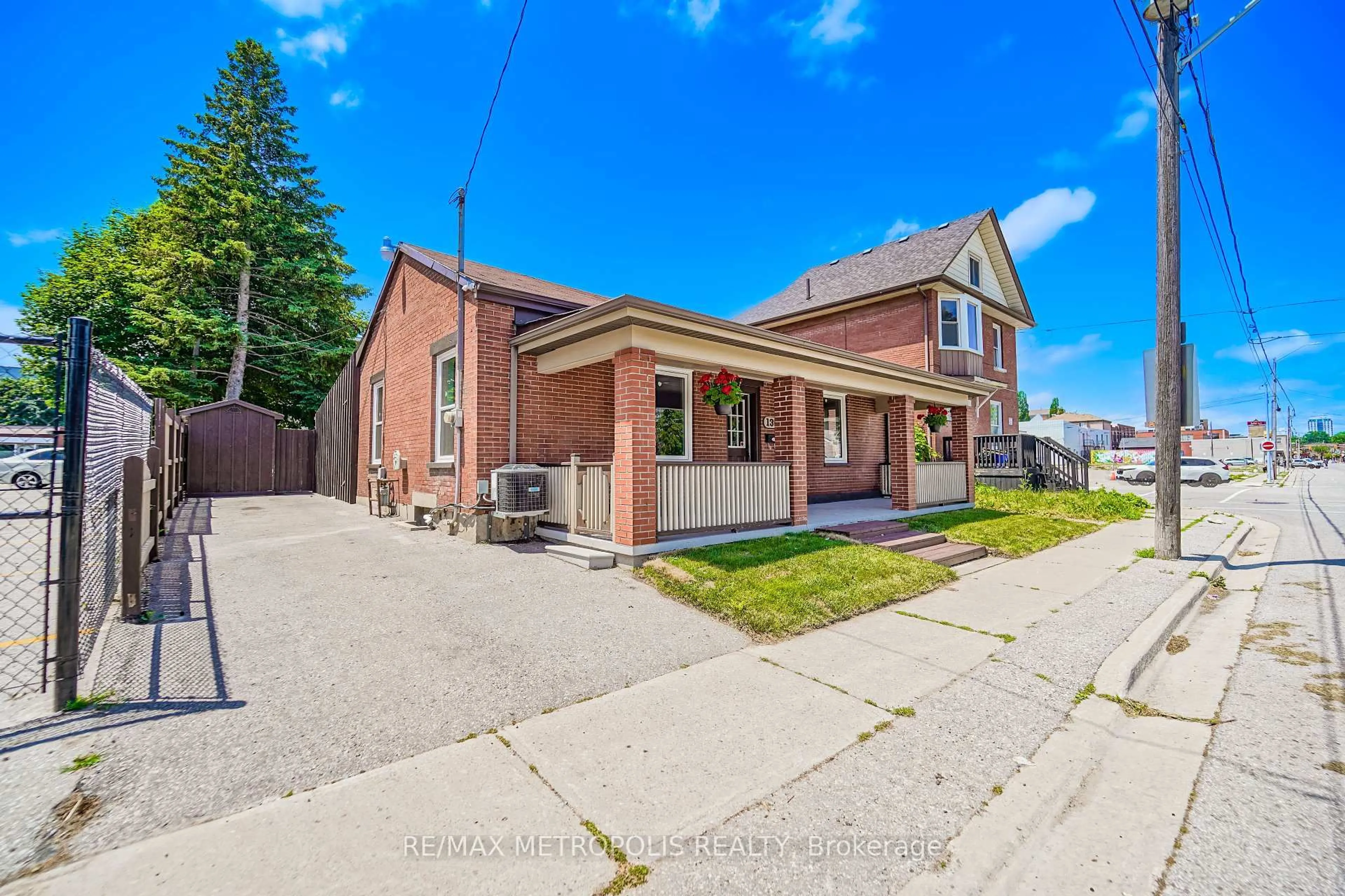 Home with brick exterior material, street for 136 Celina St, Oshawa Ontario L1H 4N5