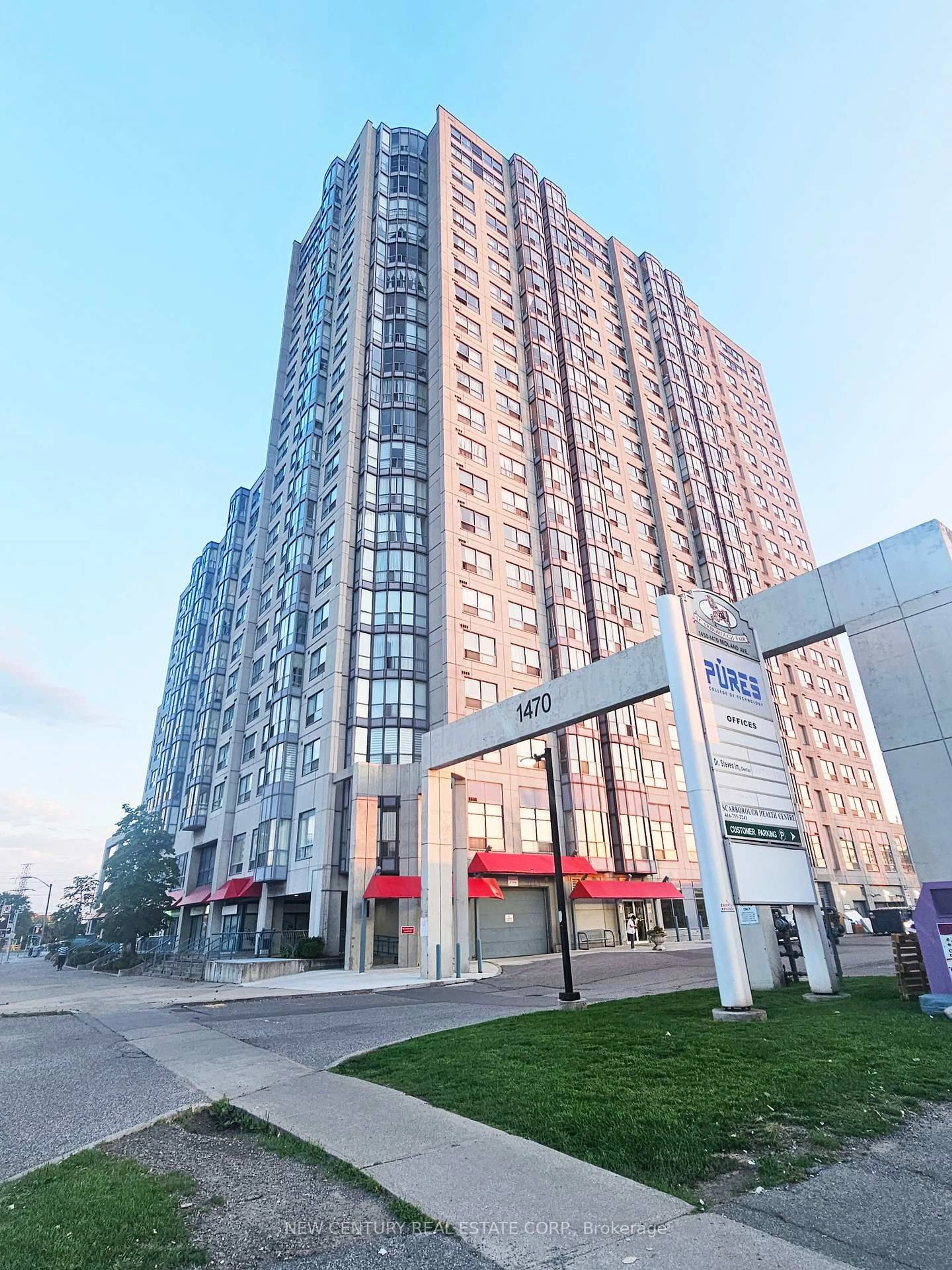 Indoor foyer for 1470 Midland Ave #801, Toronto Ontario M1P 4Z4