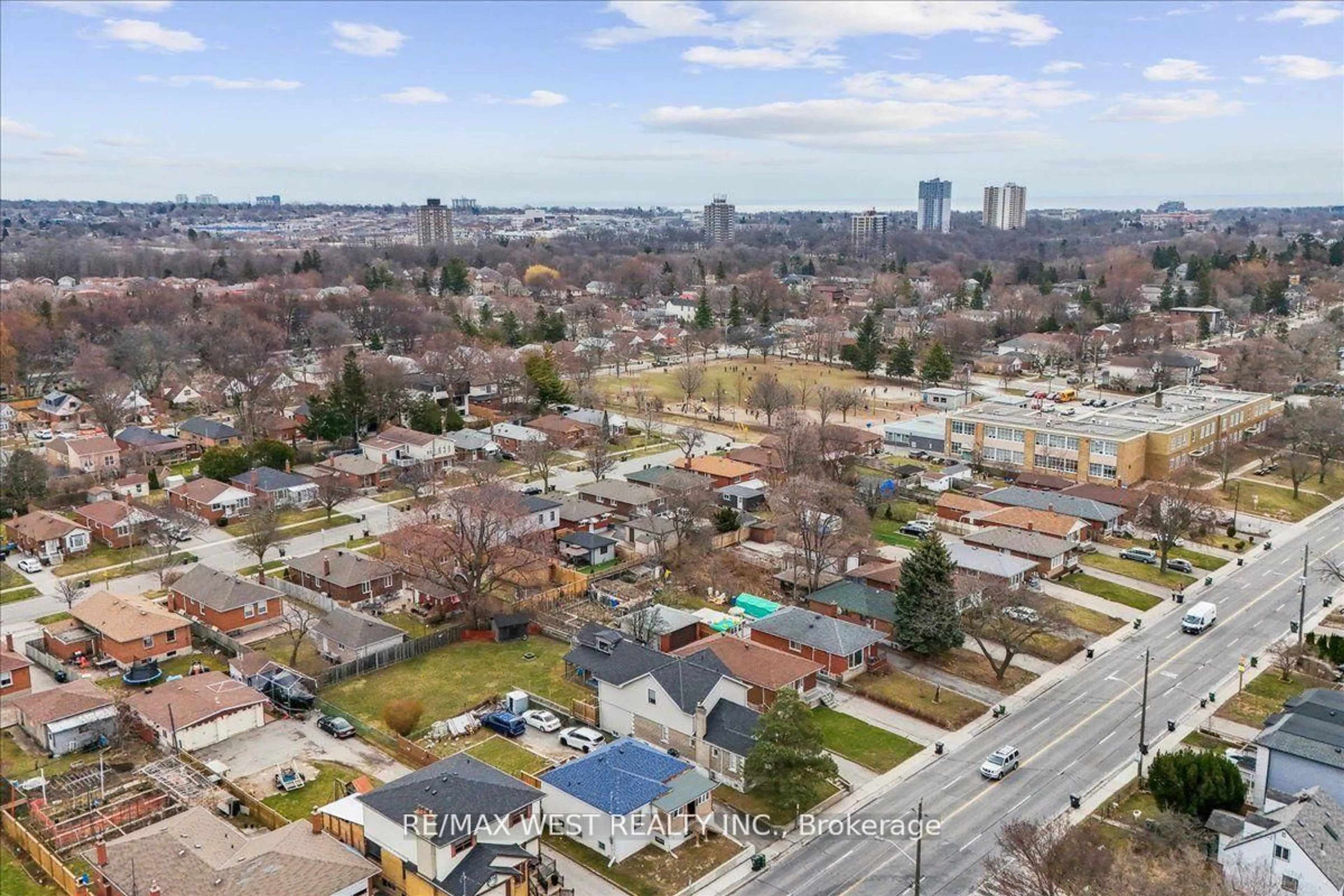 A pic from outside/outdoor area/front of a property/back of a property/a pic from drone, city buildings view from balcony for 601 Pharmacy Ave, Toronto Ontario M1L 3H1