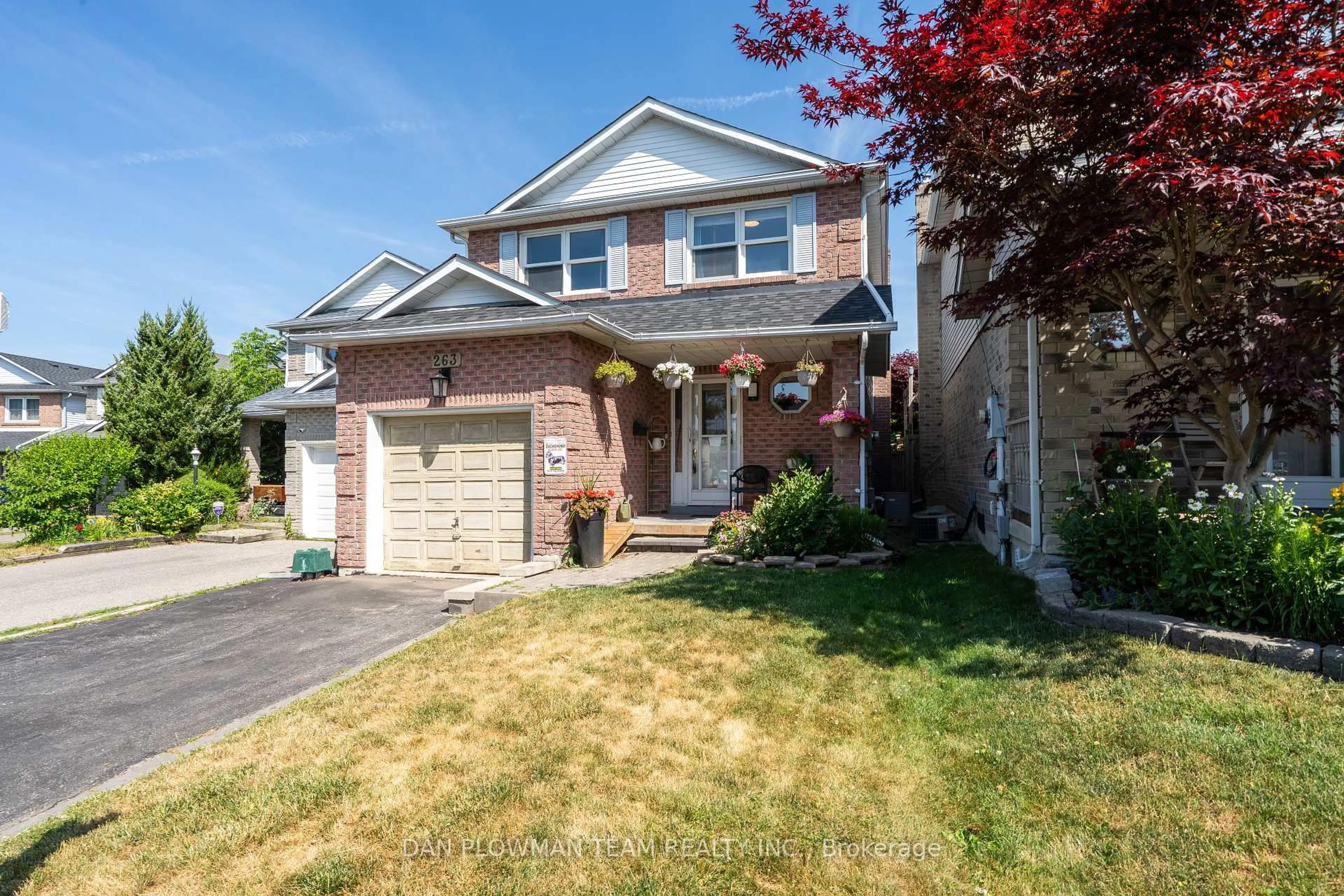 Home with vinyl exterior material, street for 263 Overbank Dr, Oshawa Ontario L1J 7X1