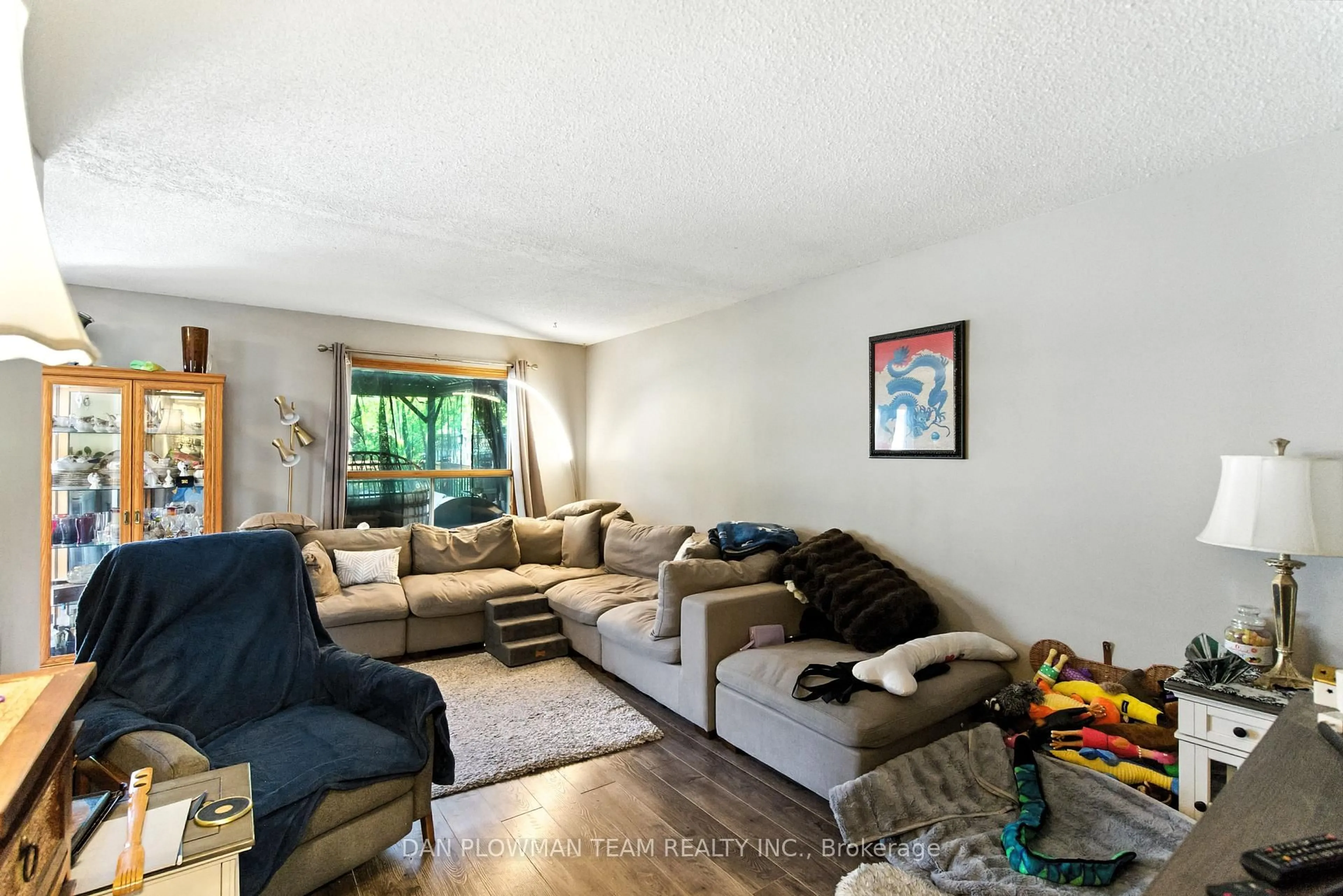 Living room with furniture, unknown for 263 Overbank Dr, Oshawa Ontario L1J 7X1