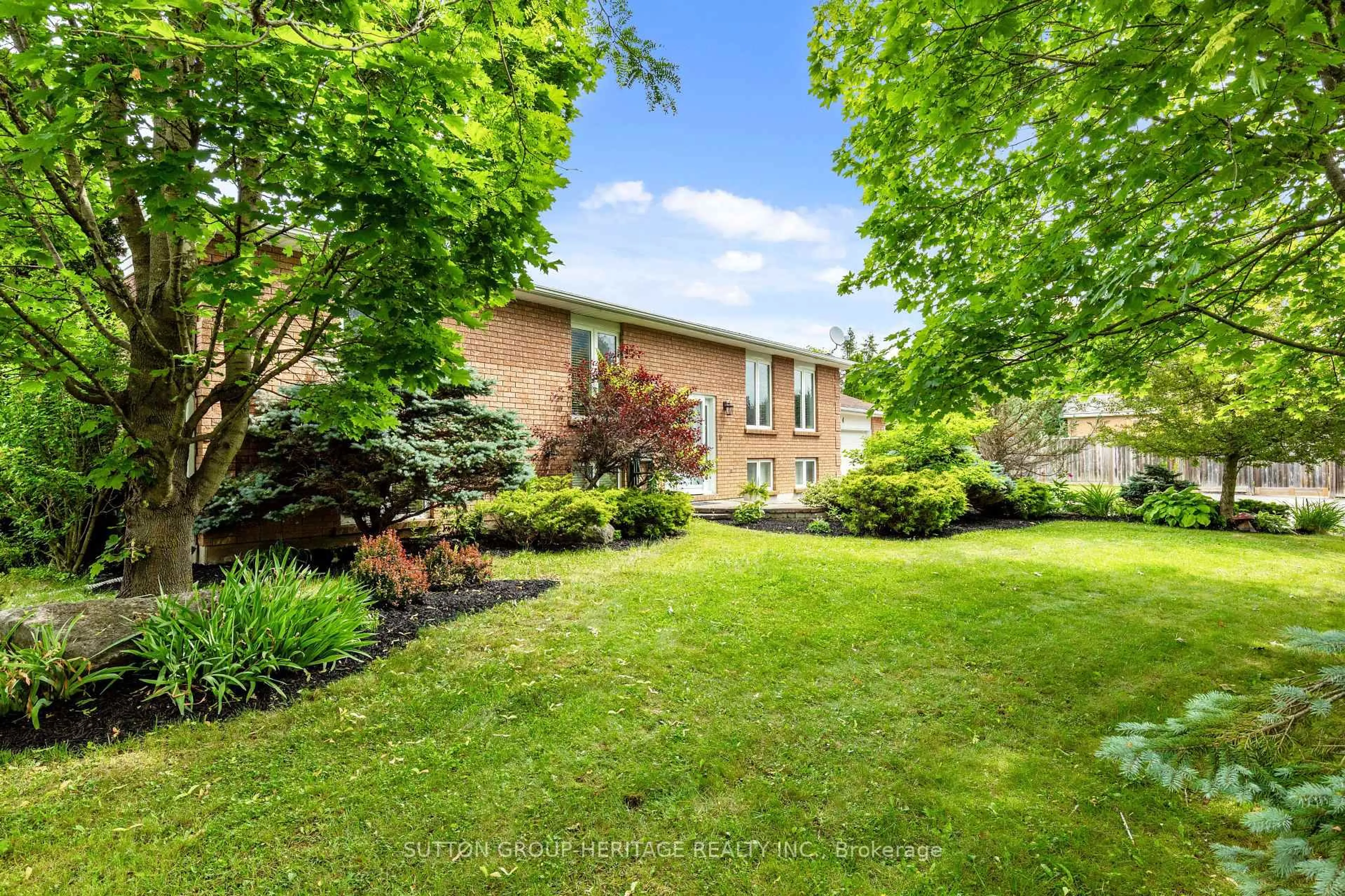 Patio, street for 4 Couves Lane, Scugog Ontario L0C 1B0