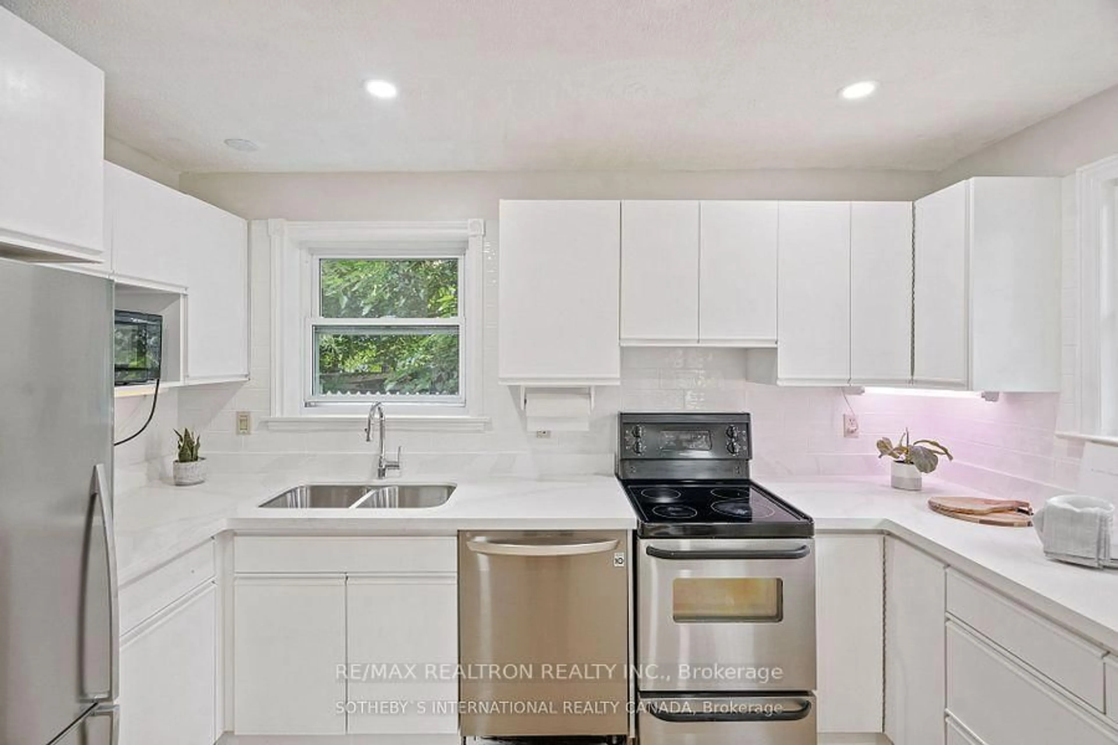 Standard kitchen, ceramic/tile floor for 12 Sonora Terr, Toronto Ontario M1N 1H8
