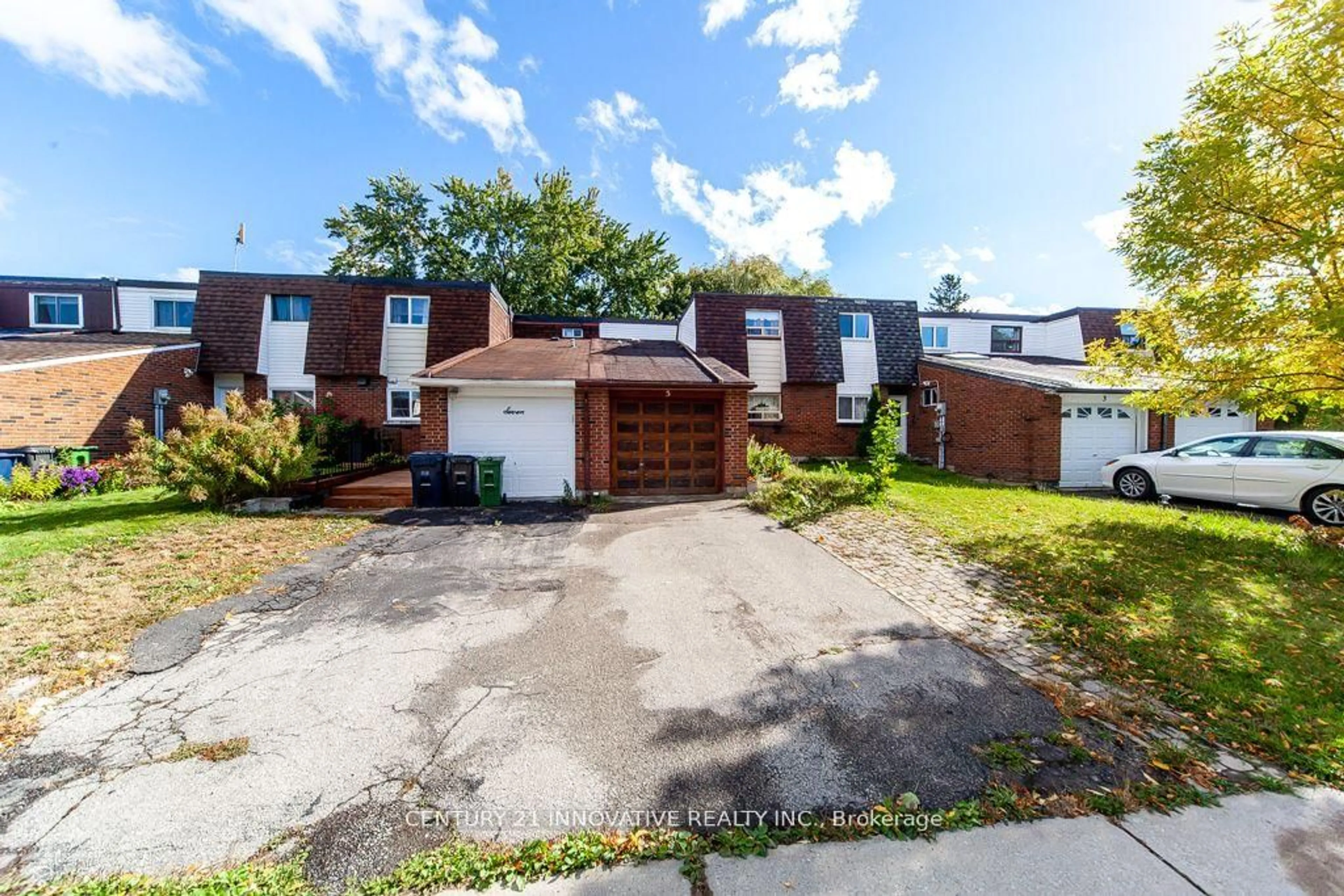 A pic from outside/outdoor area/front of a property/back of a property/a pic from drone, street for 5 Wiggens Crt, Toronto Ontario M1B 1K3
