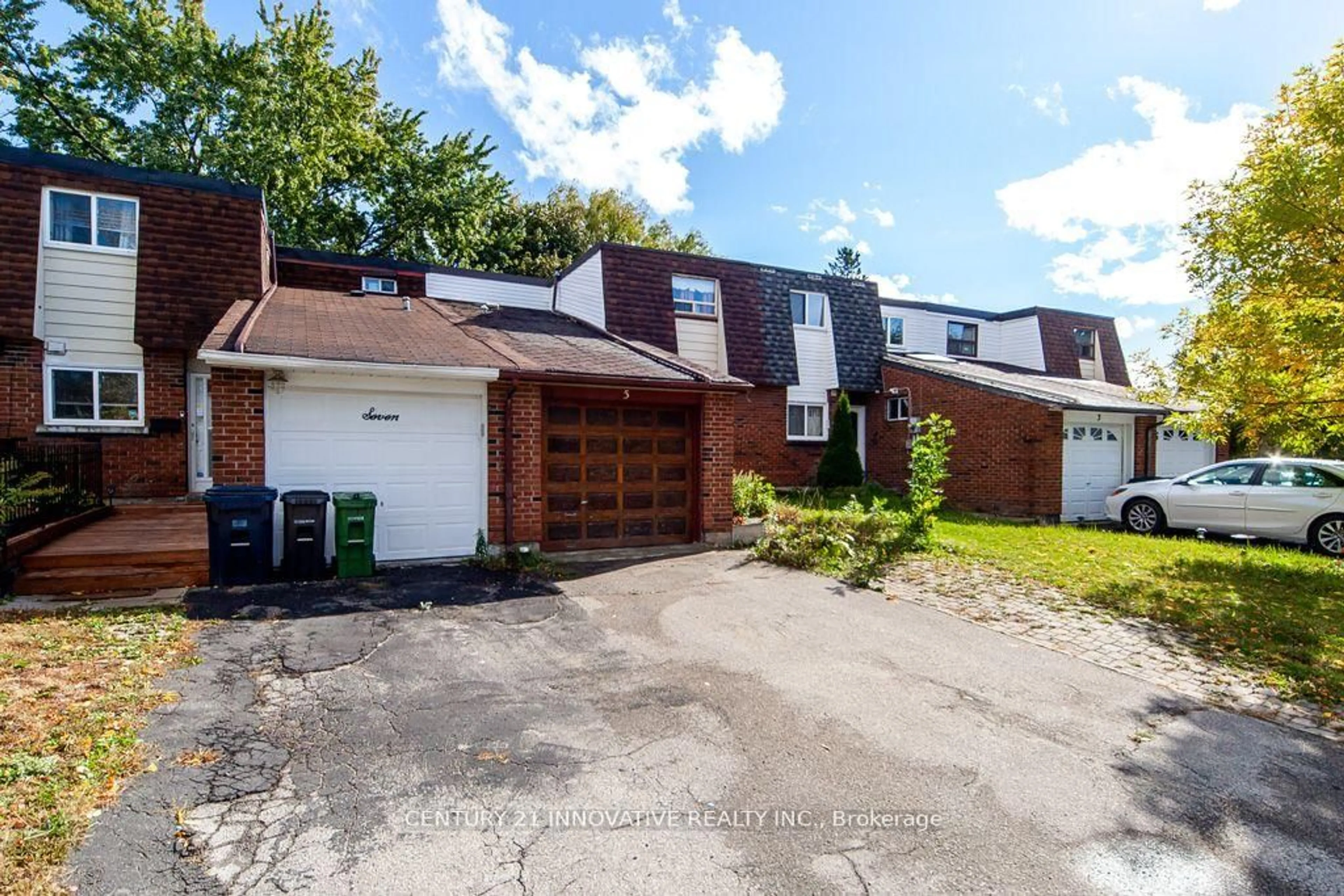 A pic from outside/outdoor area/front of a property/back of a property/a pic from drone, street for 5 Wiggens Crt, Toronto Ontario M1B 1K3