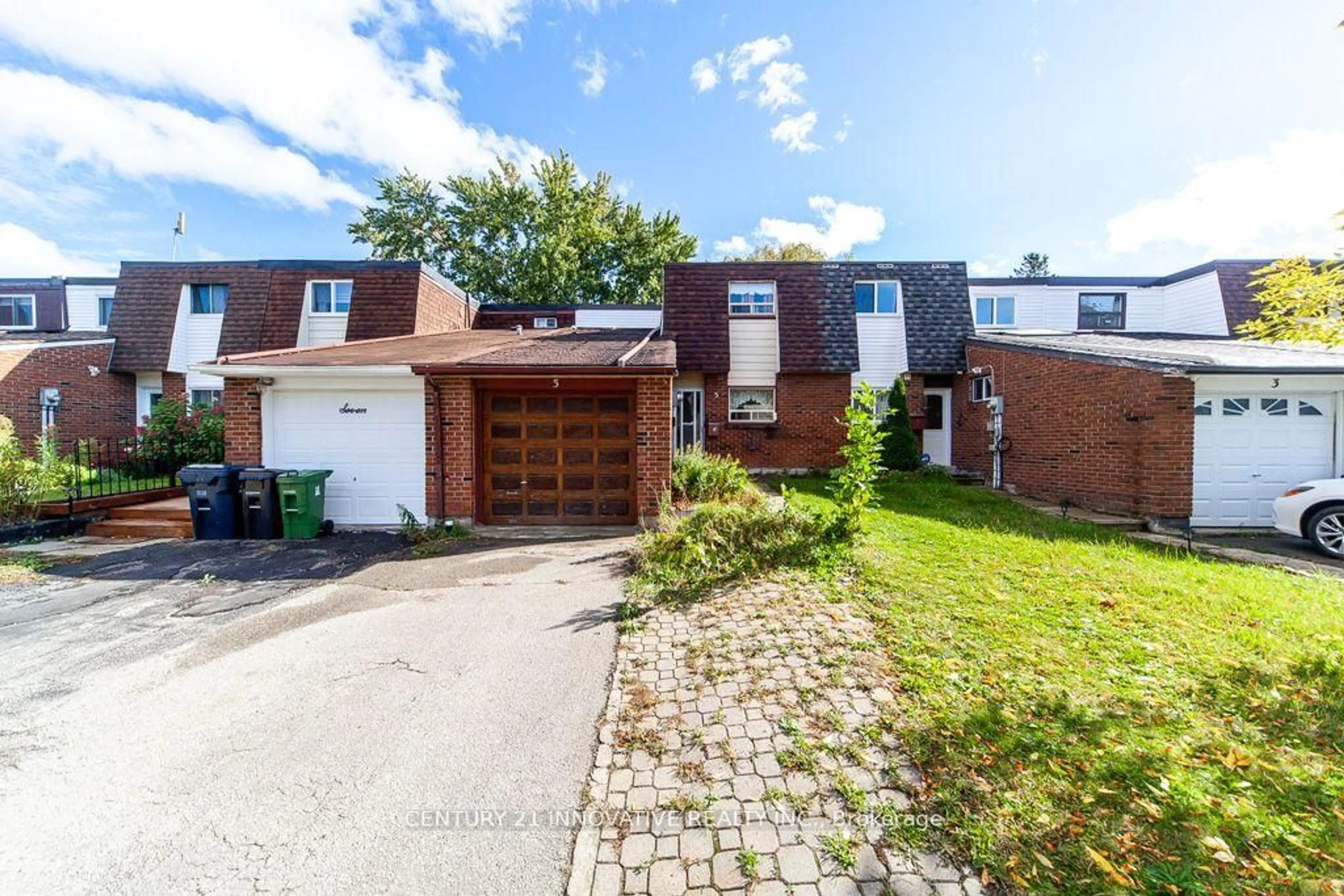 A pic from outside/outdoor area/front of a property/back of a property/a pic from drone, street for 5 Wiggens Crt, Toronto Ontario M1B 1K3