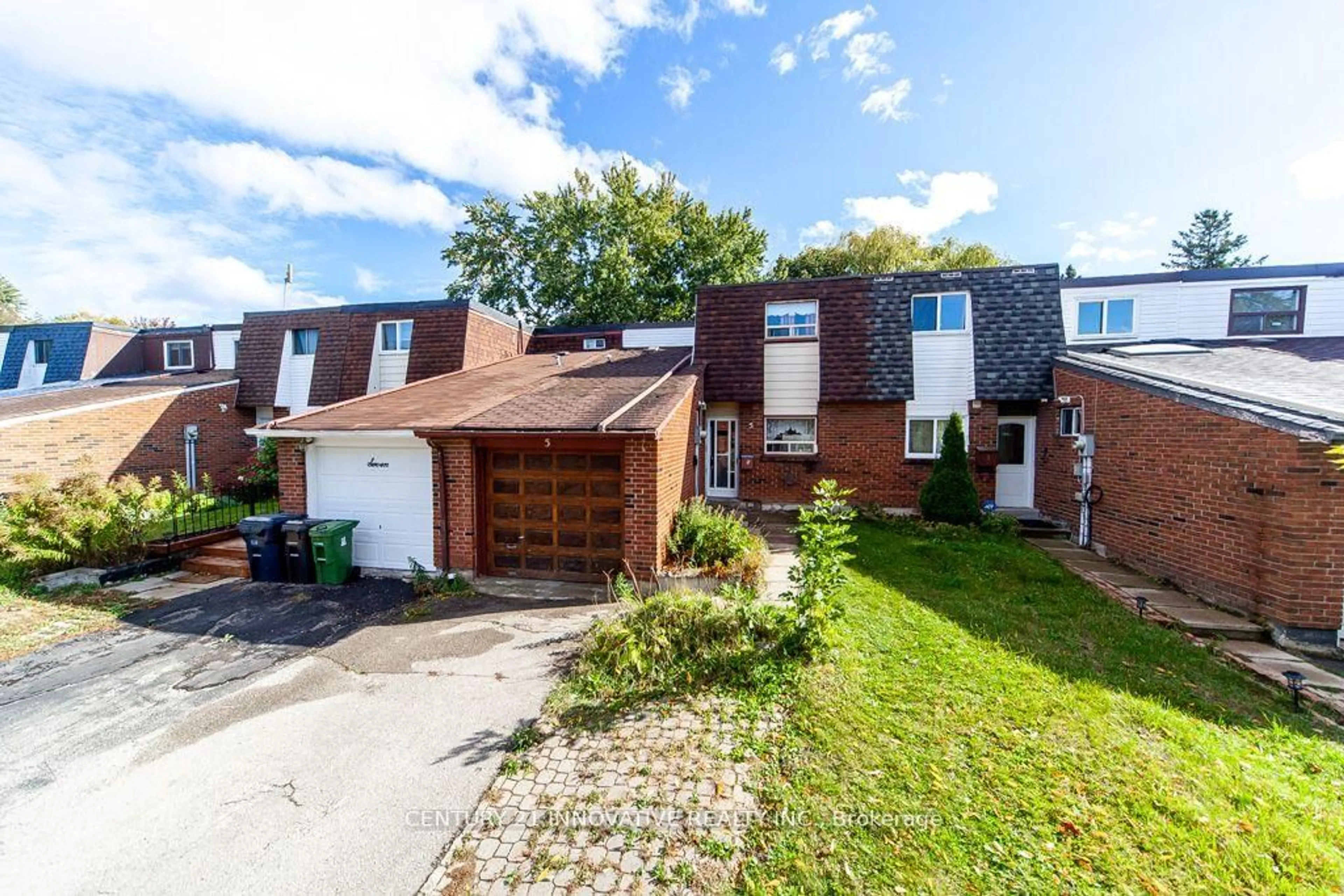 A pic from outside/outdoor area/front of a property/back of a property/a pic from drone, street for 5 Wiggens Crt, Toronto Ontario M1B 1K3