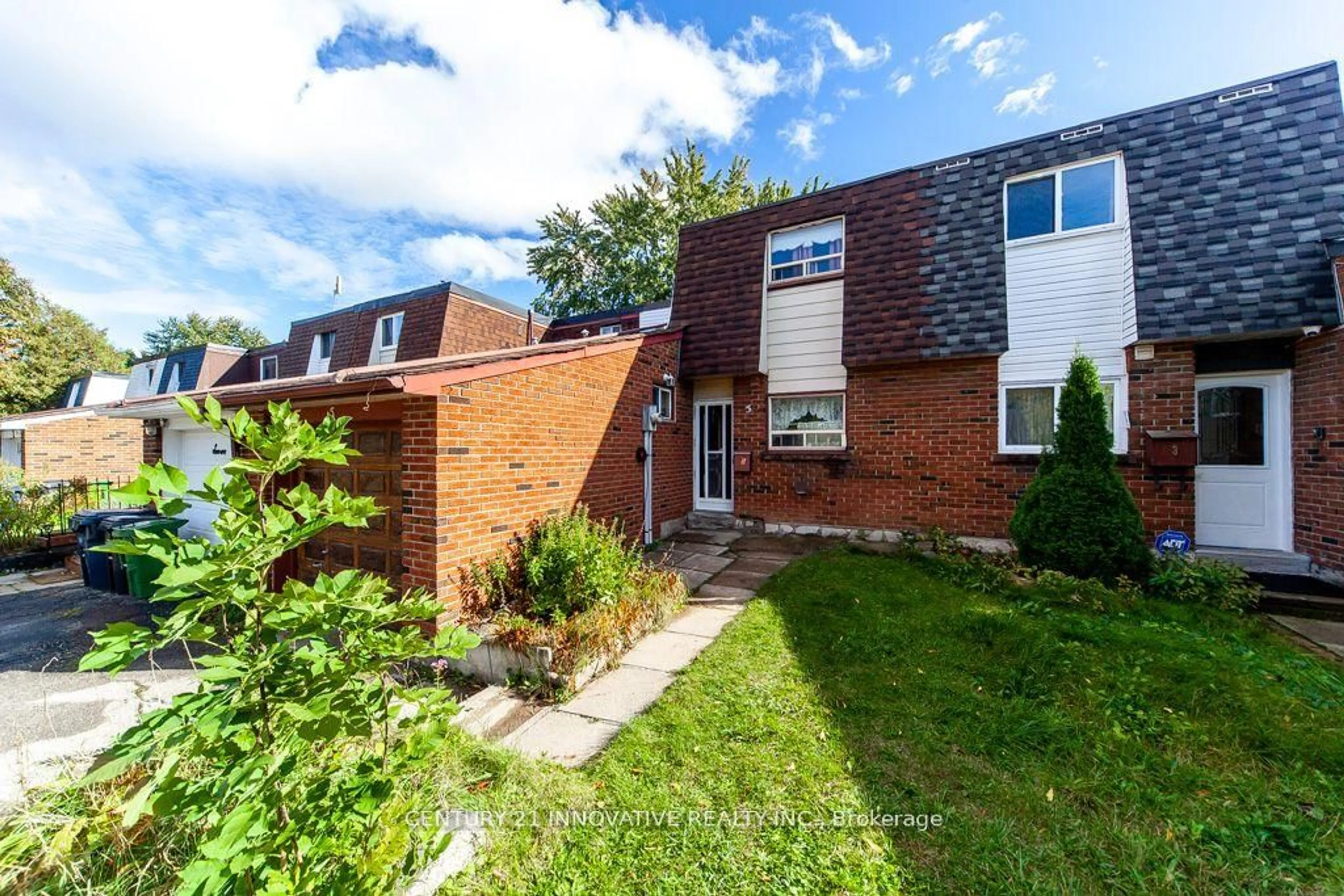 A pic from outside/outdoor area/front of a property/back of a property/a pic from drone, street for 5 Wiggens Crt, Toronto Ontario M1B 1K3