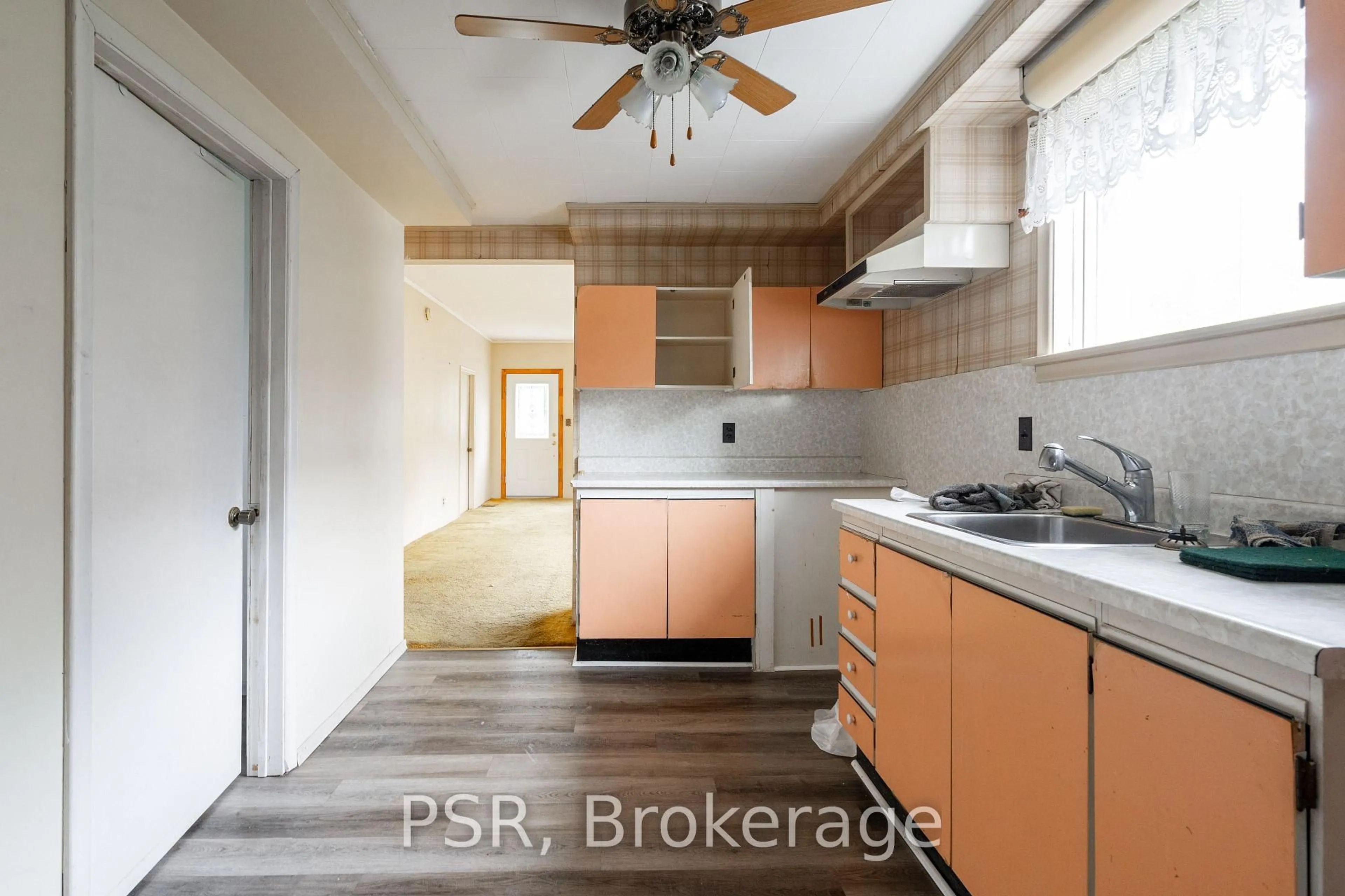 Standard kitchen, unknown for 157 College Ave, Oshawa Ontario L1J 1R3