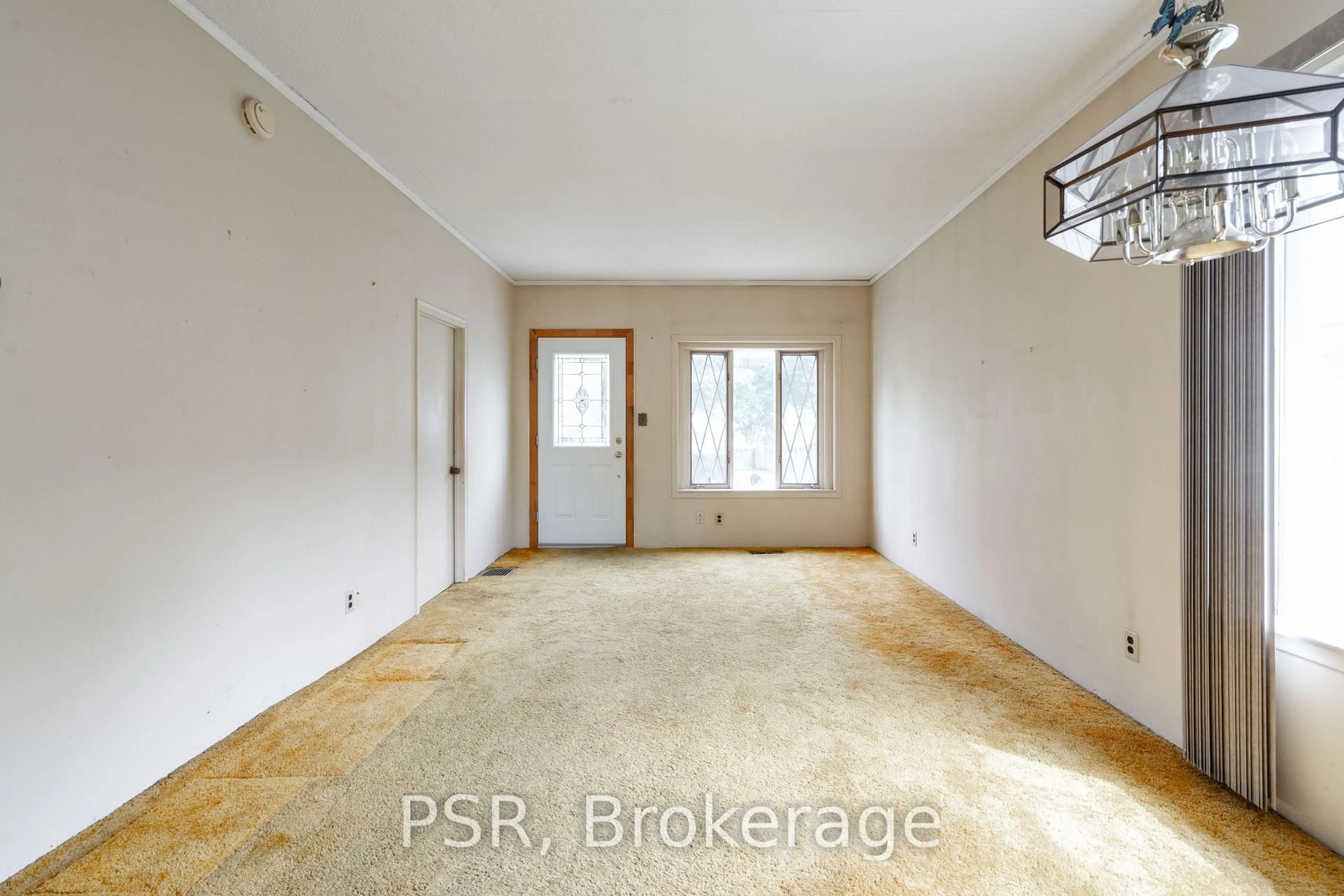 A pic of a room for 157 College Ave, Oshawa Ontario L1J 1R3