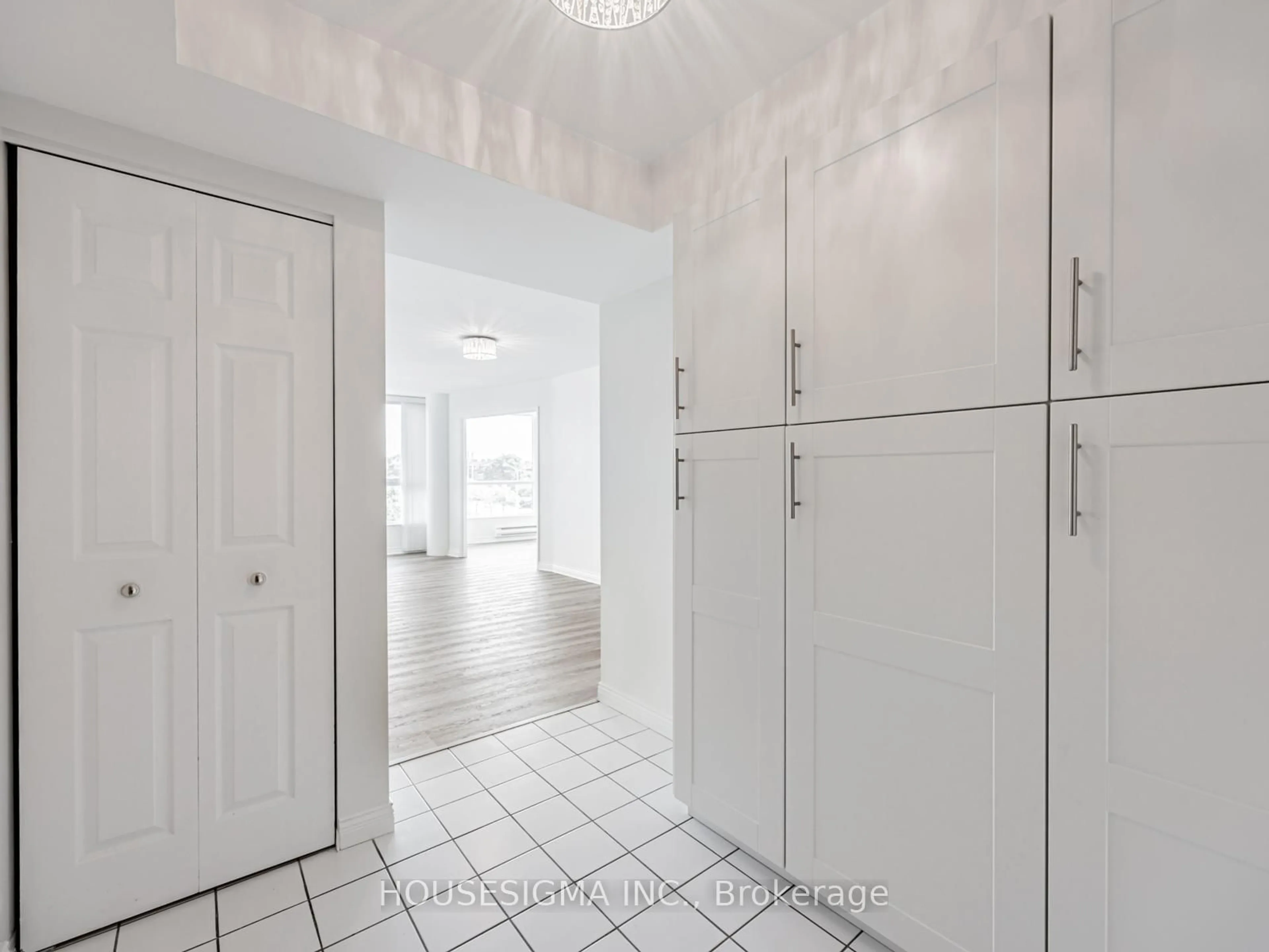 Indoor entryway for 3233 Eglinton Ave #403, Toronto Ontario M1J 3N6
