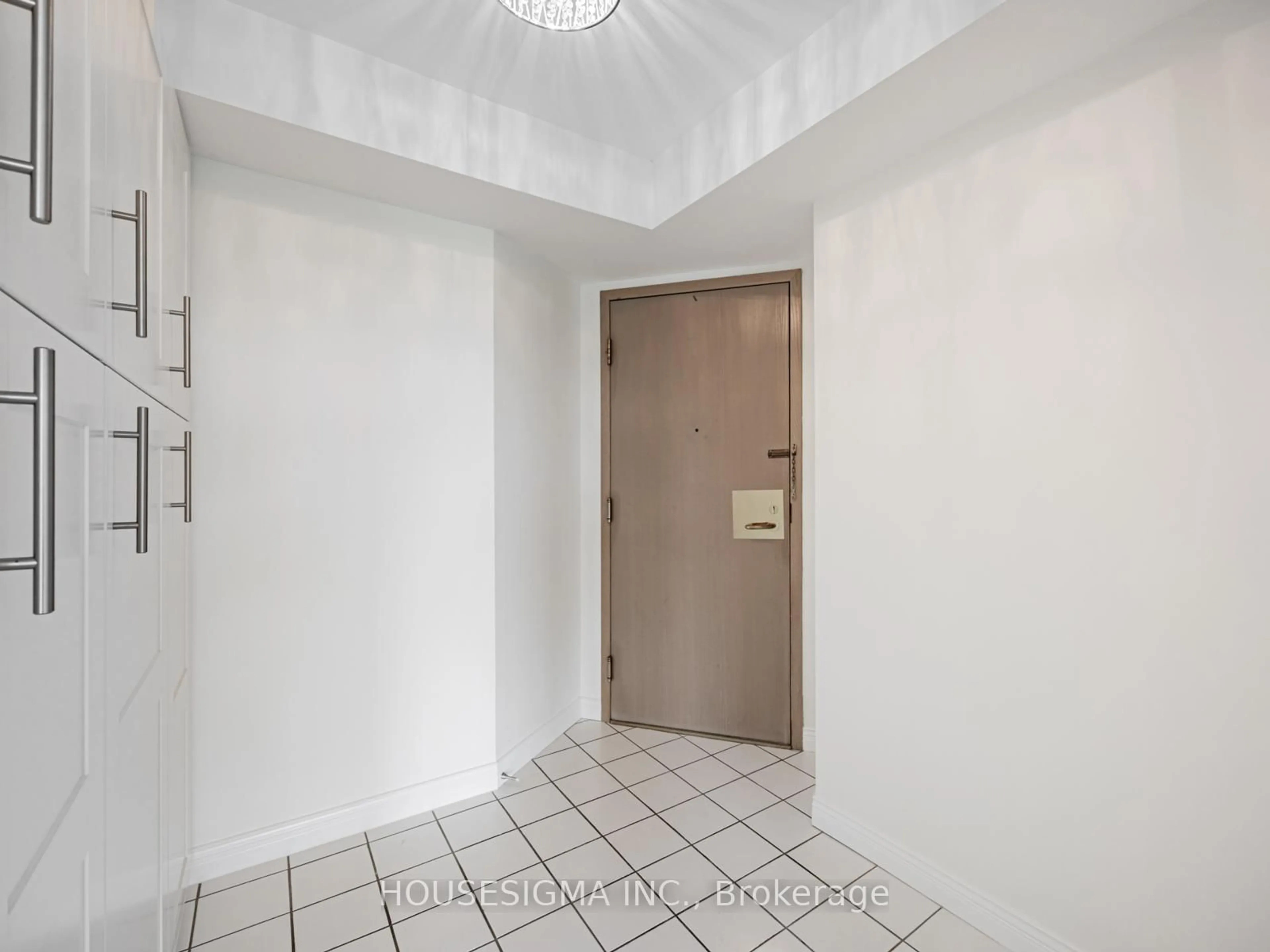 Indoor entryway for 3233 Eglinton Ave #403, Toronto Ontario M1J 3N6