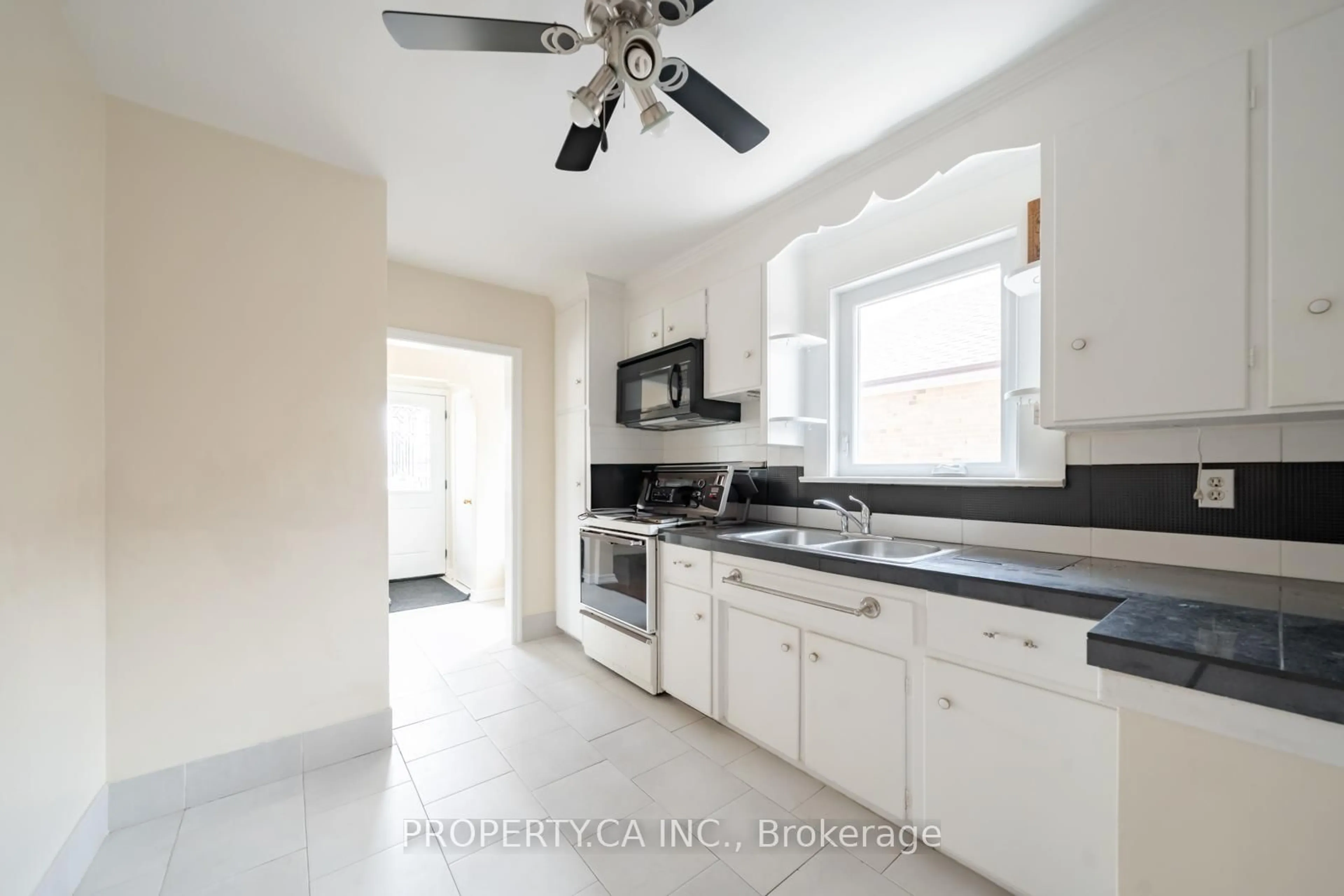 Standard kitchen, ceramic/tile floor for 1592 Pharmacy Ave, Toronto Ontario M1R 2K7