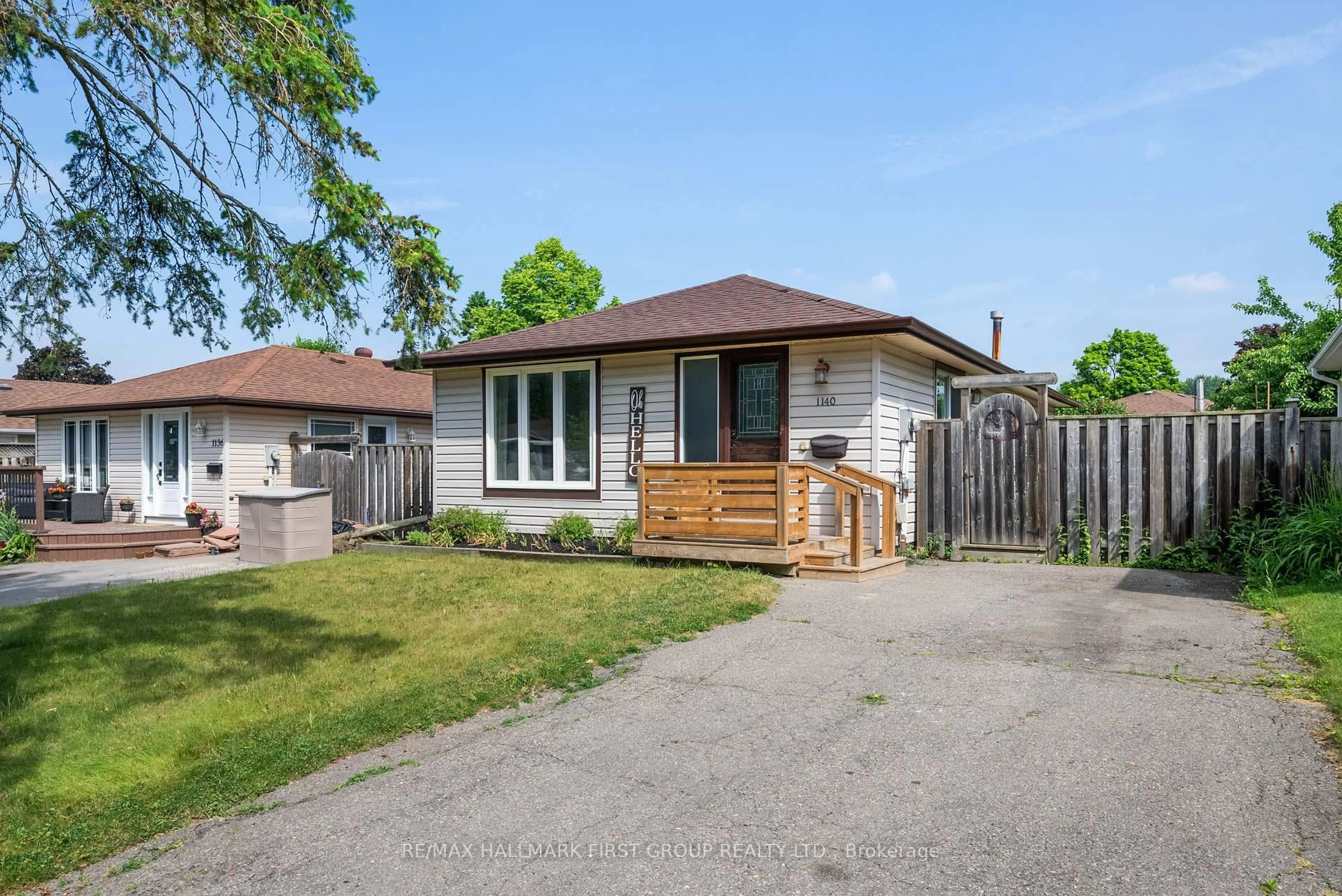 A pic from outside/outdoor area/front of a property/back of a property/a pic from drone, street for 1140 Norman St, Oshawa Ontario L1H 7X1