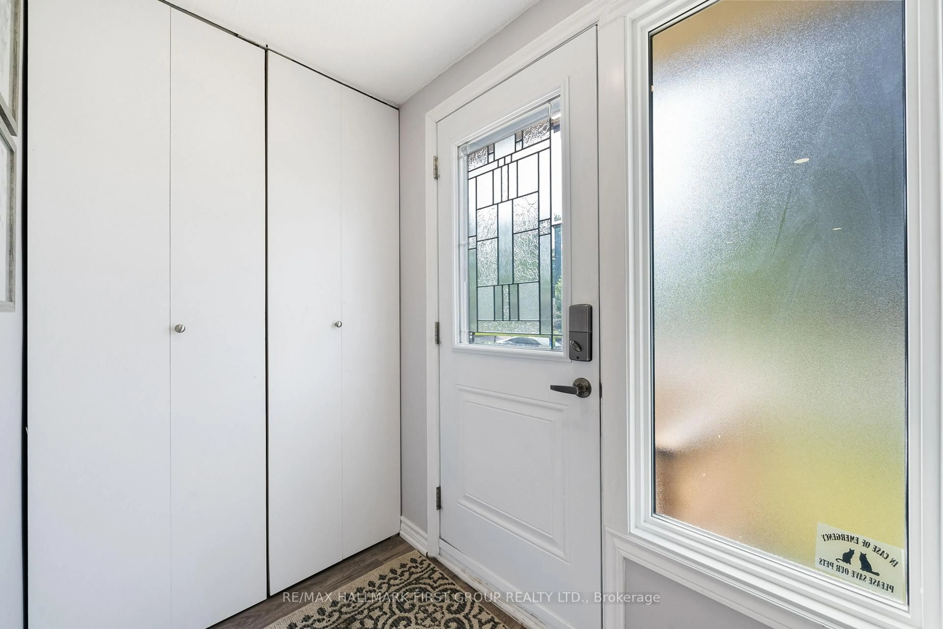Indoor entryway for 1140 Norman St, Oshawa Ontario L1H 7X1