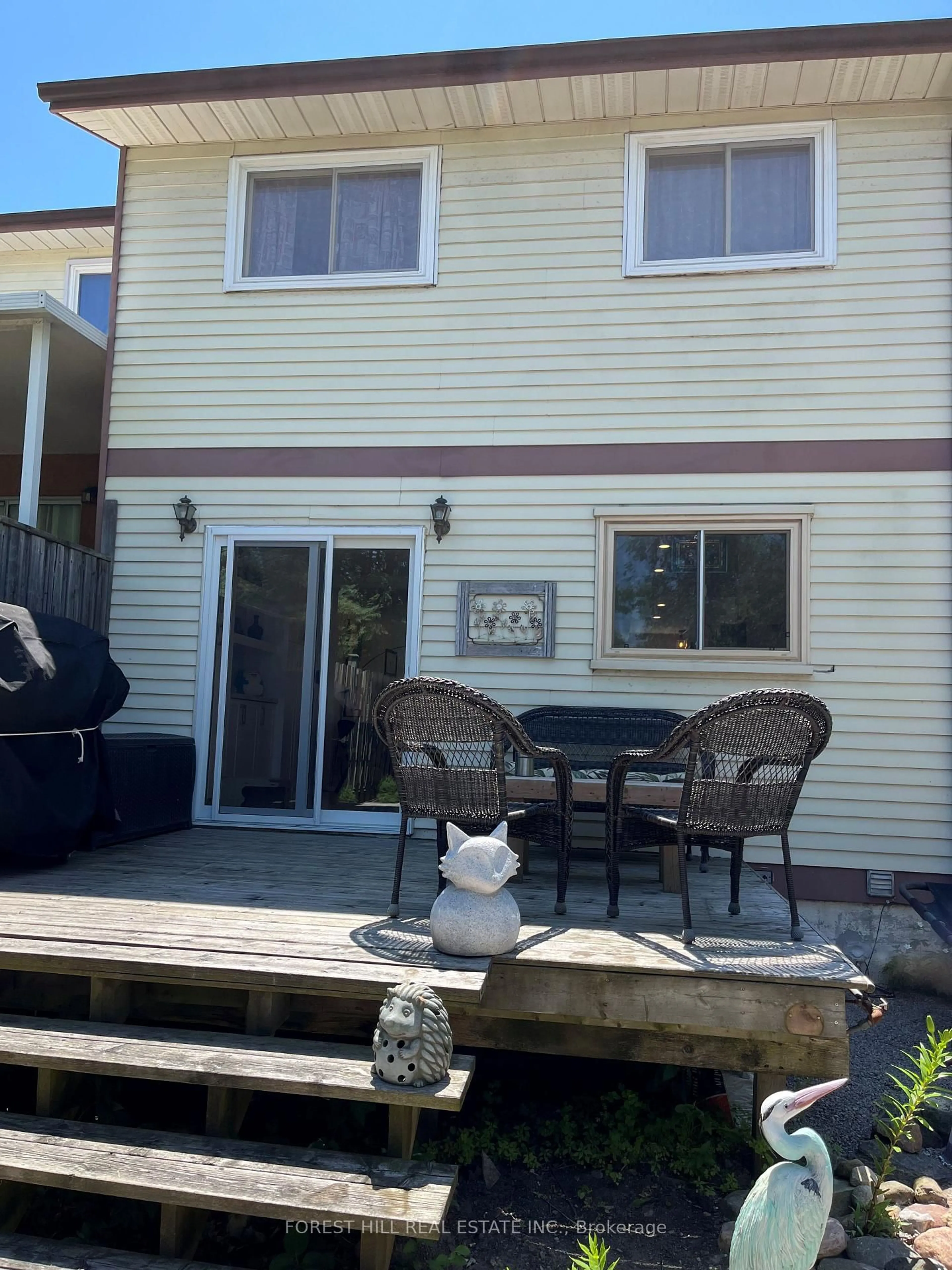 Patio, water/lake/river/ocean view for 1184 Southdale Ave, Oshawa Ontario L1H 7Z3