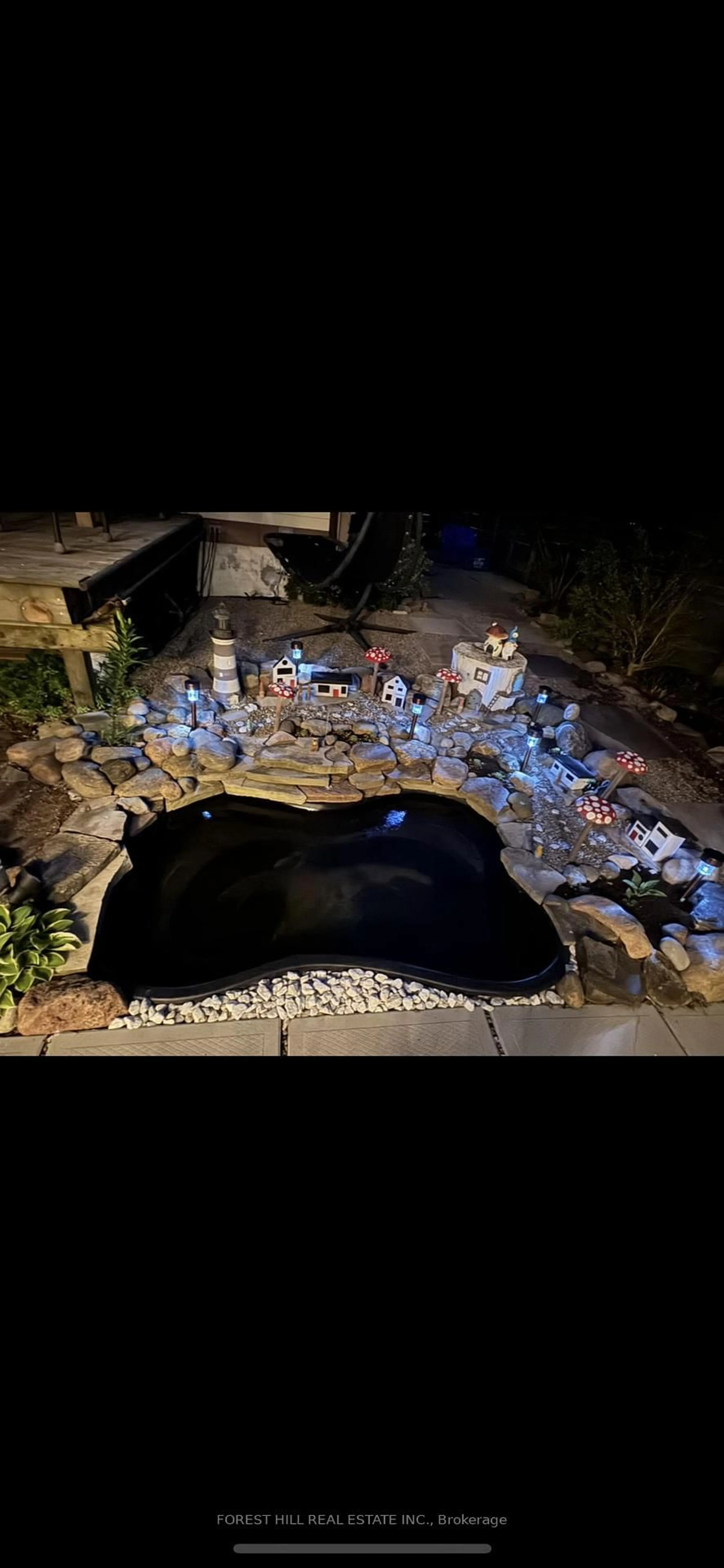A pic from outside/outdoor area/front of a property/back of a property/a pic from drone, water/lake/river/ocean view for 1184 Southdale Ave, Oshawa Ontario L1H 7Z3