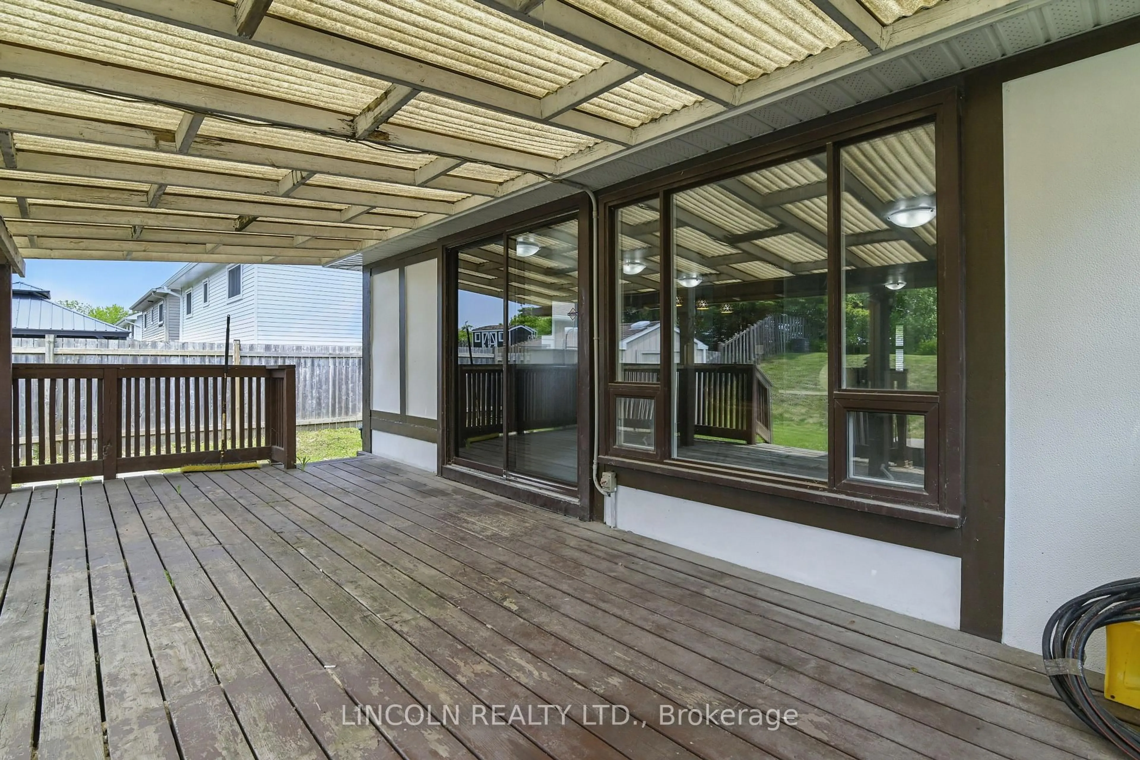 Patio, water/lake/river/ocean view for 730 Downview Cres, Oshawa Ontario L1H 7W3