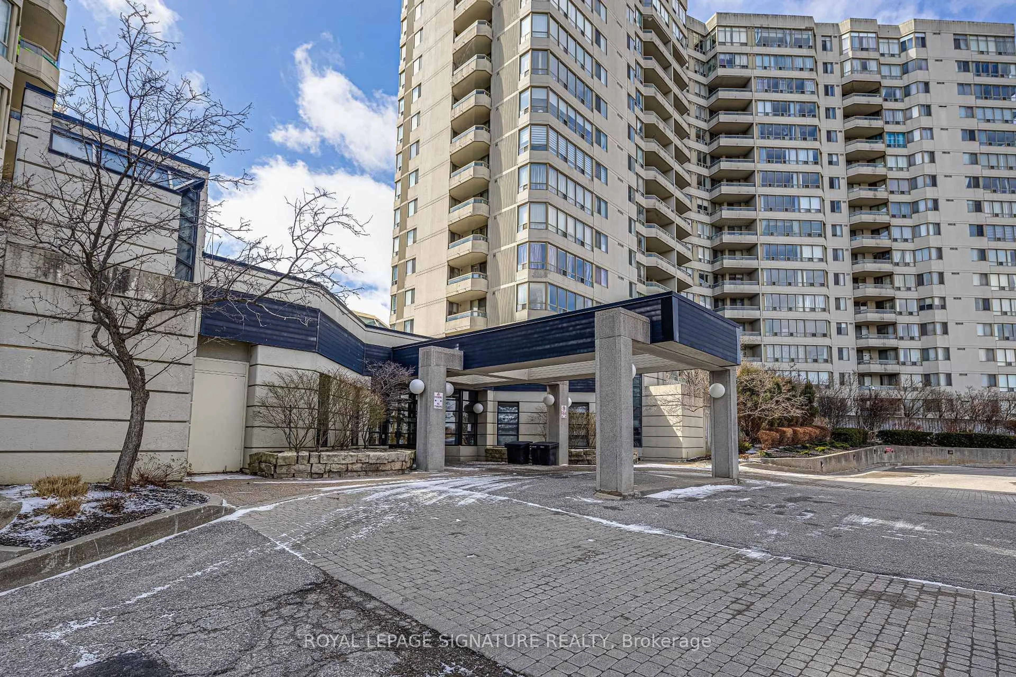 Indoor foyer for 150 Alton Towers Circ #405, Toronto Ontario M1V 4X7