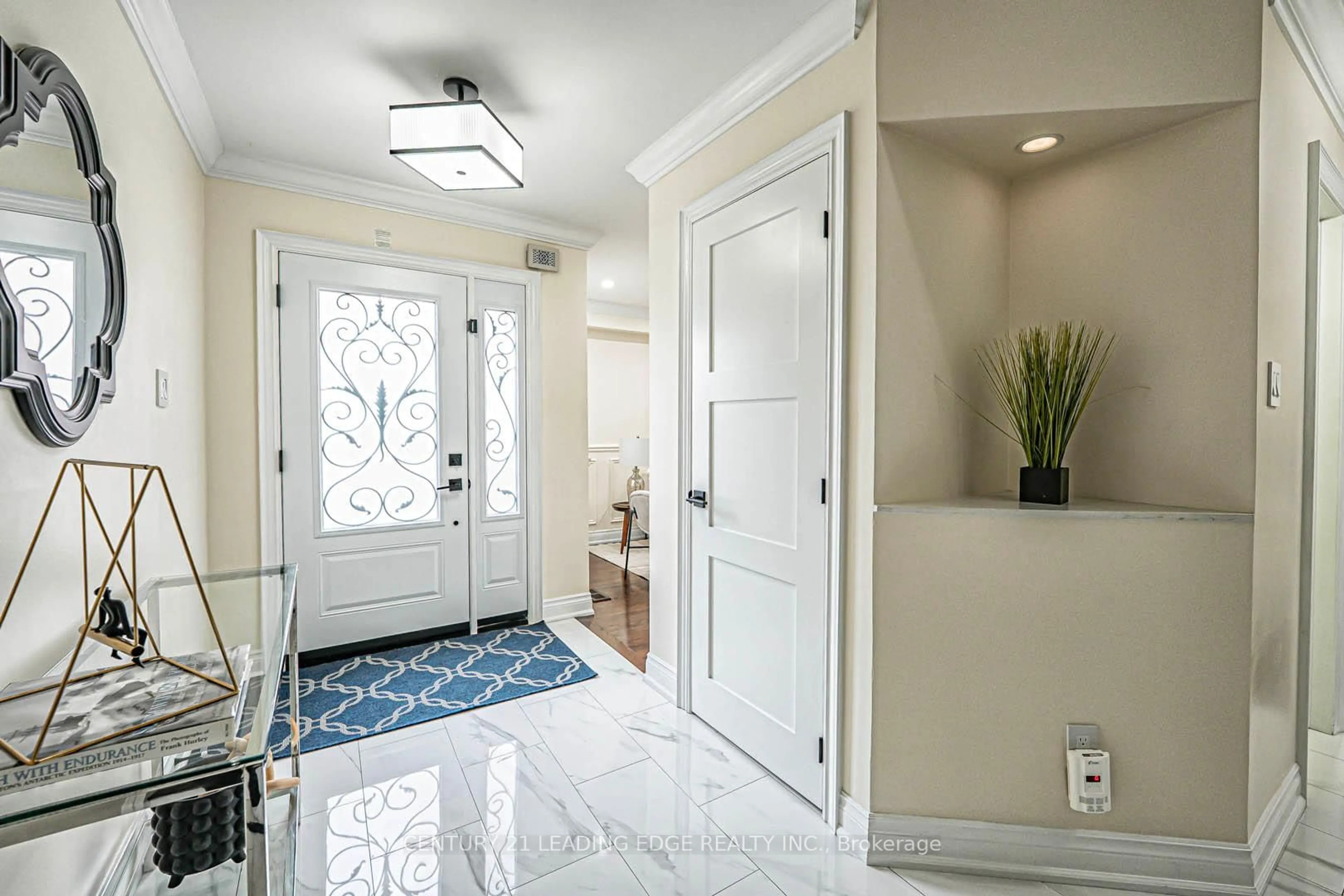 Indoor entryway for 175 morning view Tr, Toronto Ontario M1B 5L5