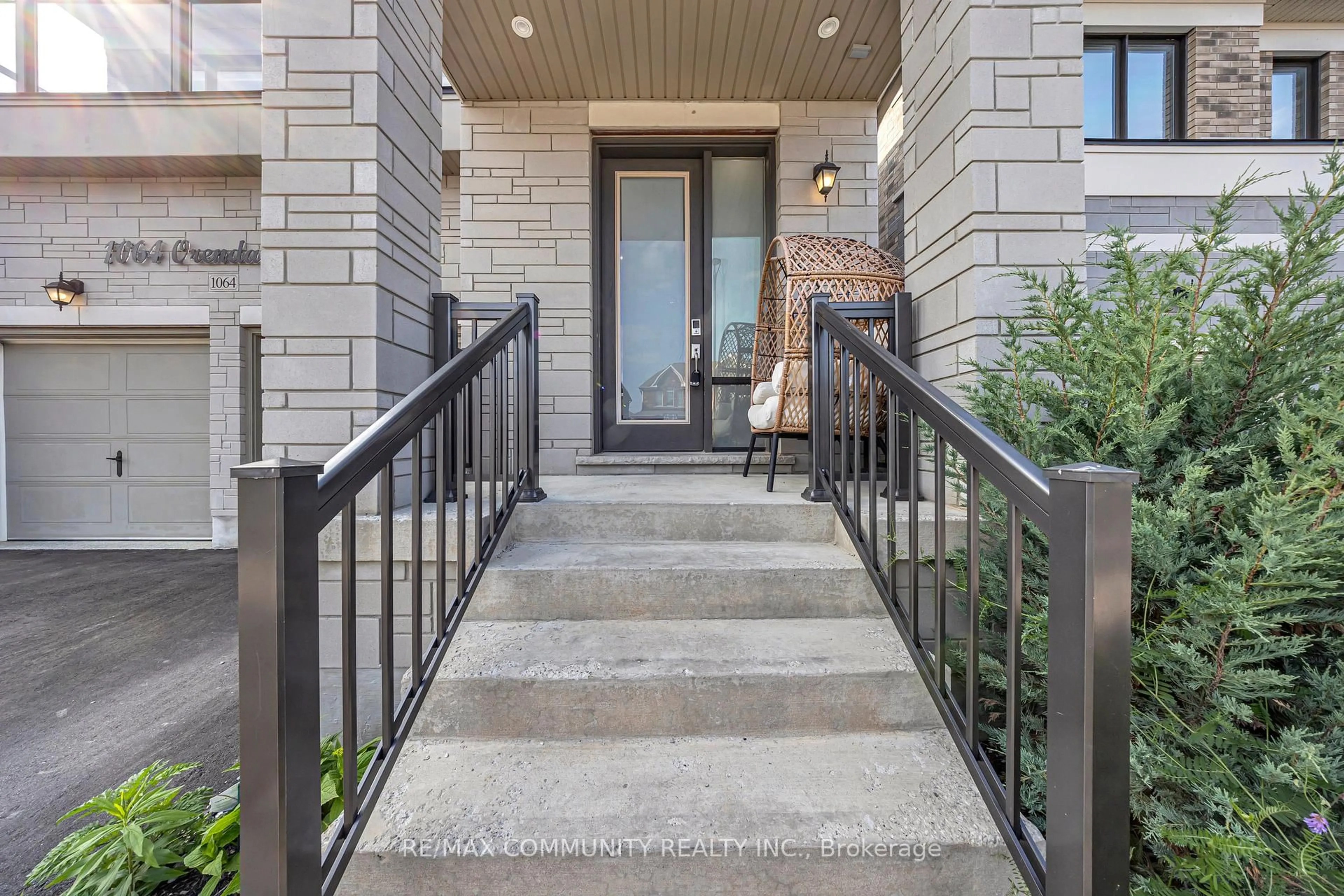 Indoor entryway for 1064 Orenda St, Pickering Ontario L1X 0G5