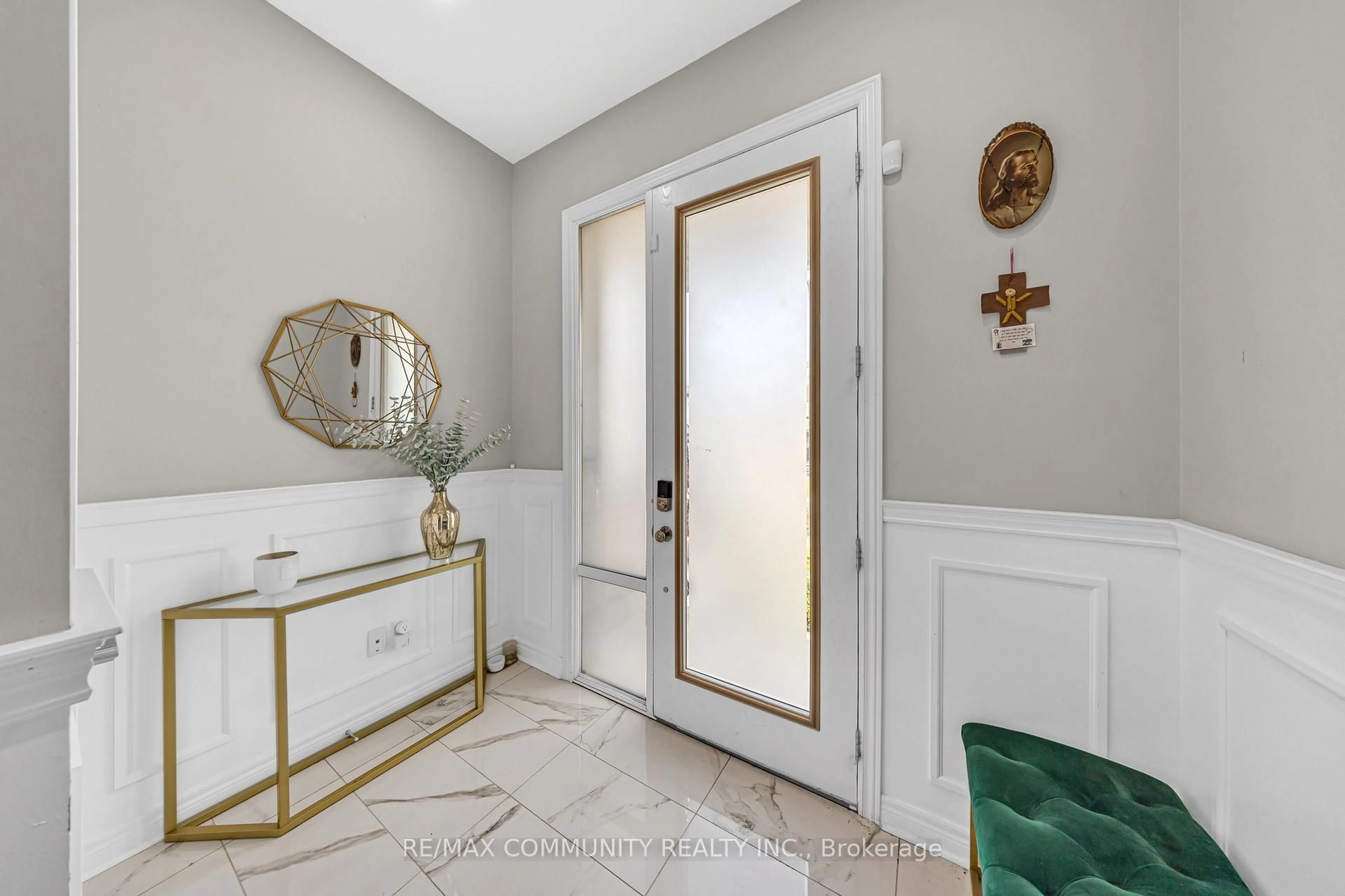 Indoor entryway for 1064 Orenda St, Pickering Ontario L1X 0G5