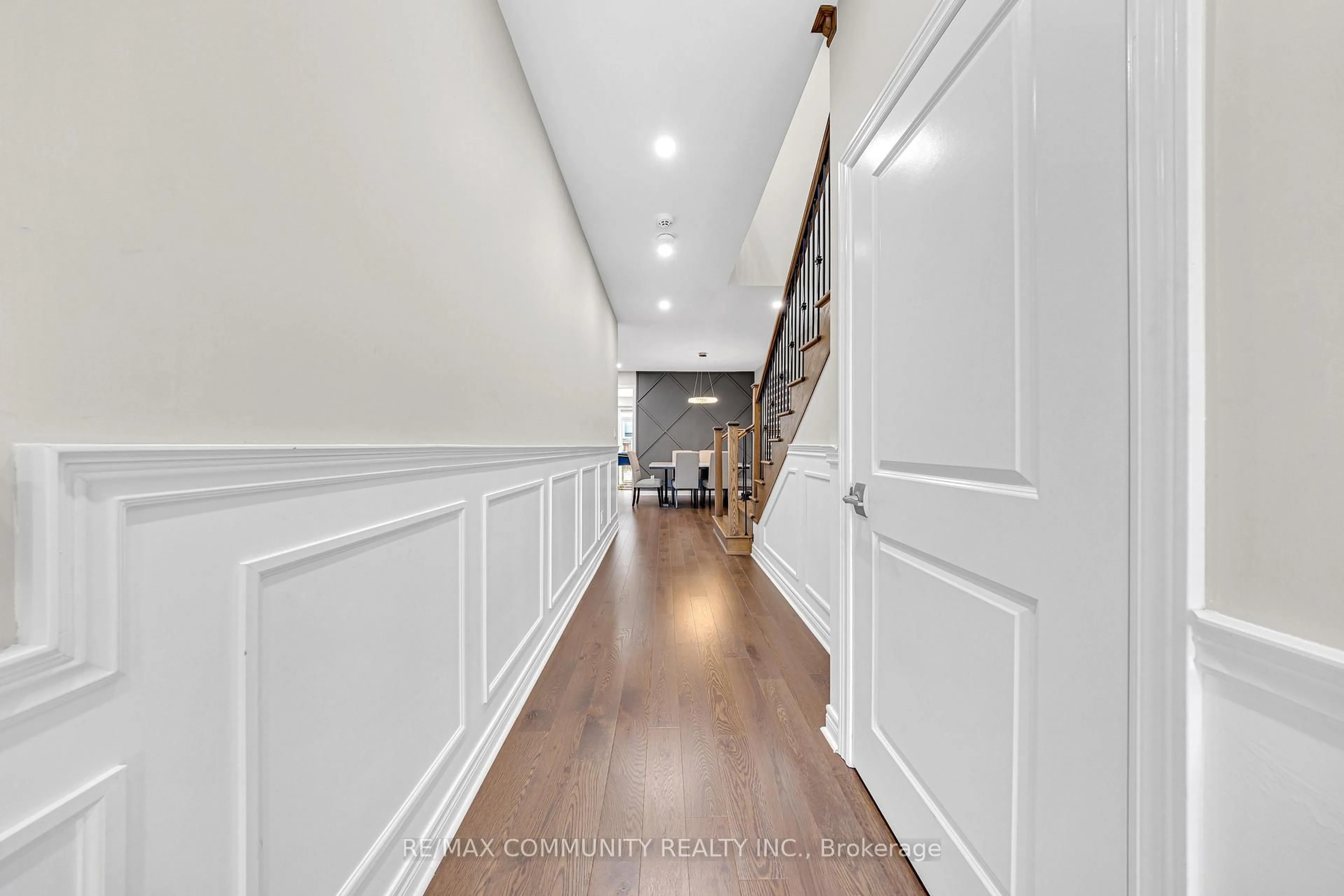 Indoor foyer for 1064 Orenda St, Pickering Ontario L1X 0G5